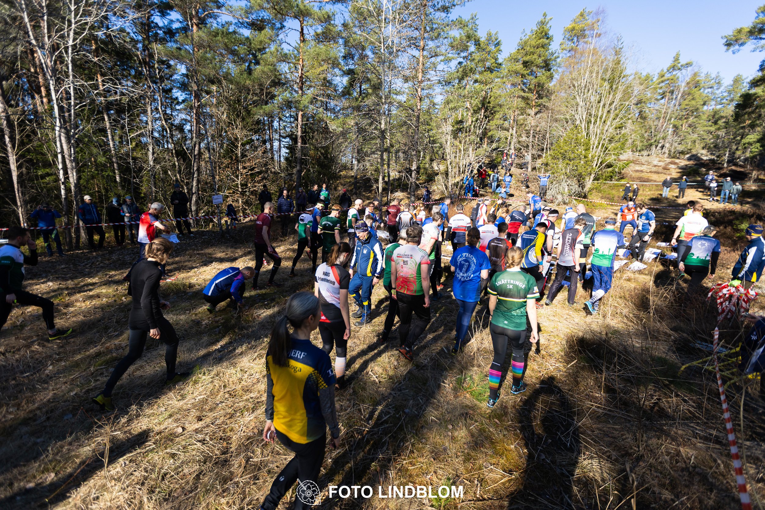 A relay-stage photo from Måsenstafetten 2026, featuring team-based orienteering competition, taken by Foto Lindblom.