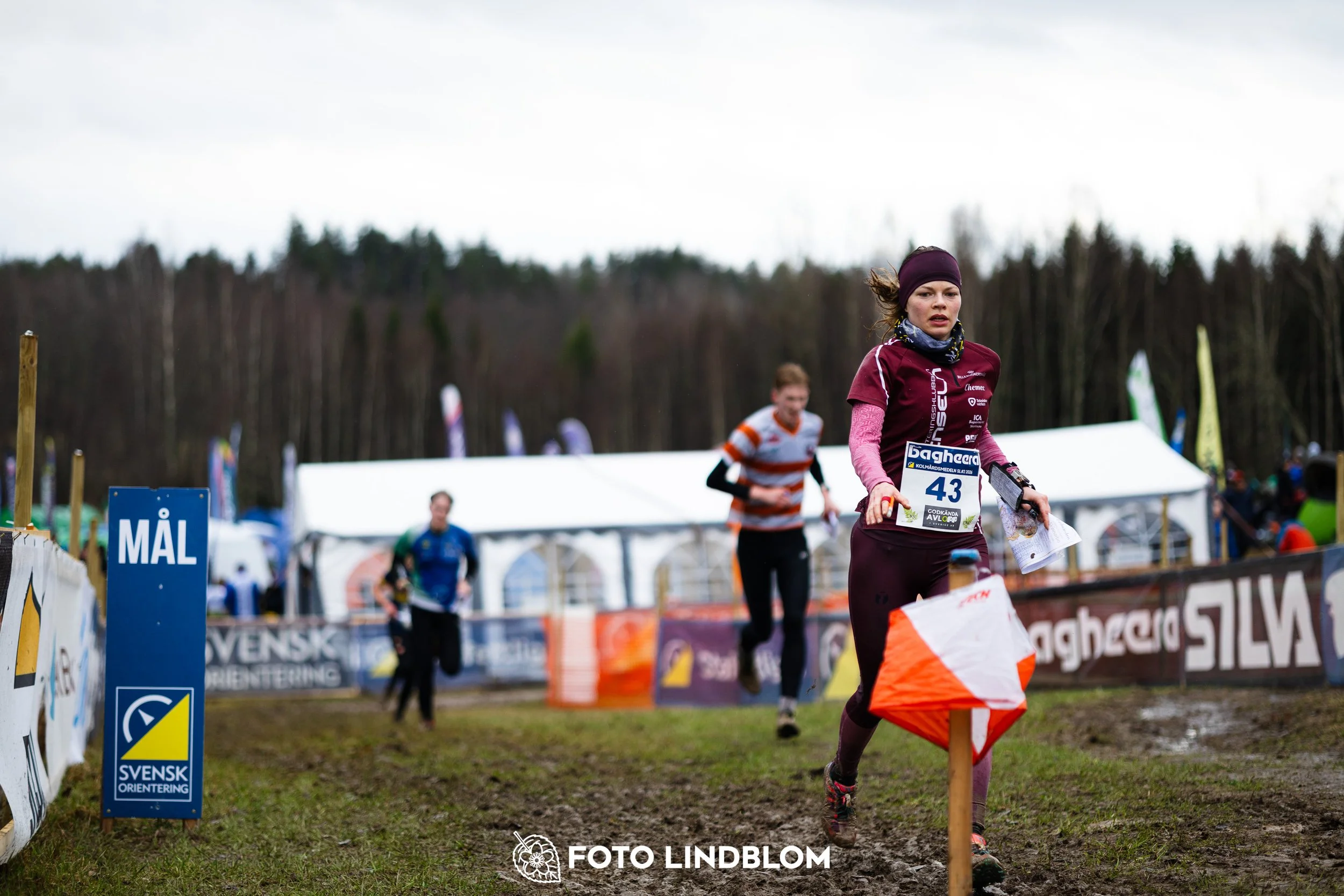 A moment from the 2026 Swedish League middle distance orienteering event in Kolmården, captured by Foto Lindblom.
