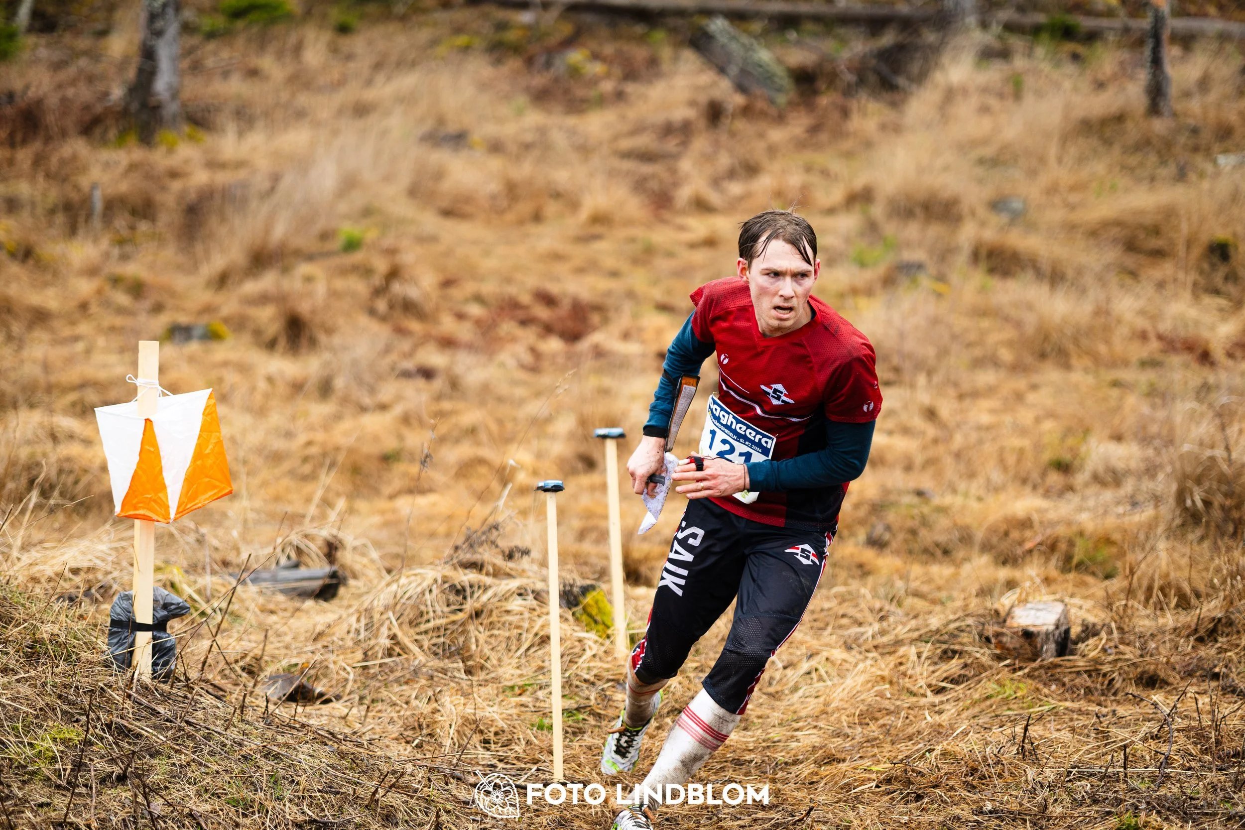 A photo from a forest orienteering competition in Kolmården as part of the Swedish League 2026 season, captured by Foto Lindblom.