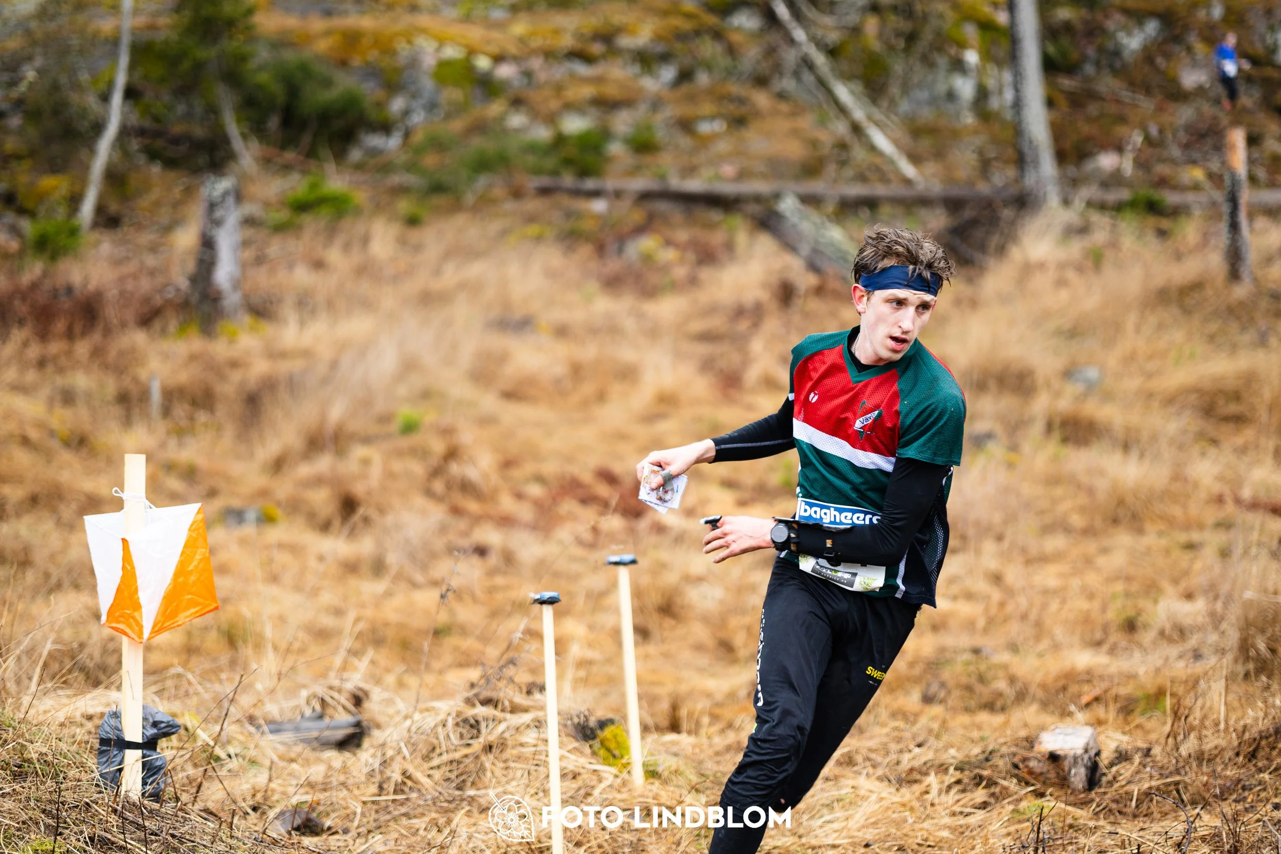A photo from a Swedish orienteering league race in Kolmården during spring 2026, captured by Foto Lindblom.