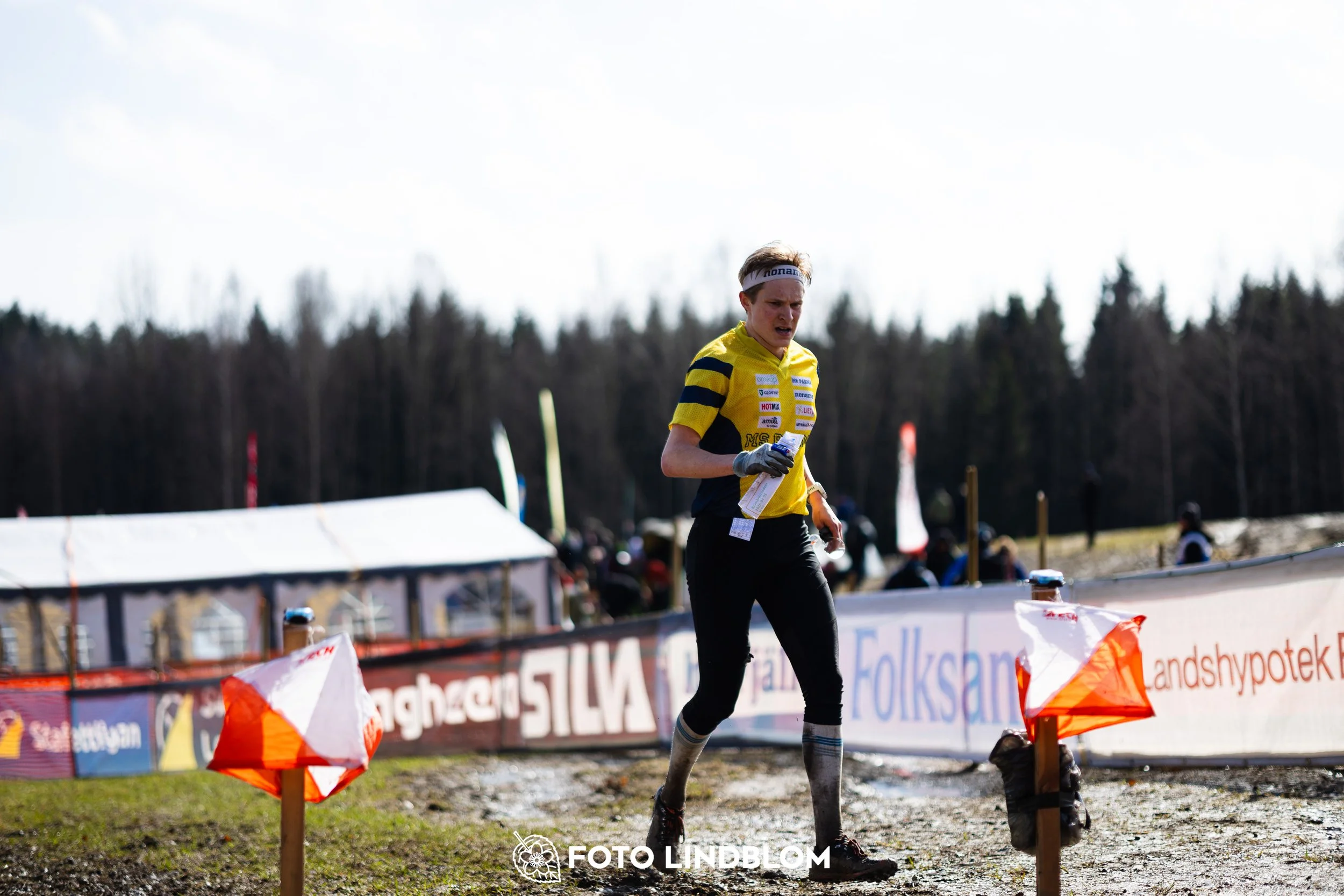 A photo from a forest orienteering competition in Kolmården as part of the Swedish League 2026 season, captured by Foto Lindblom.