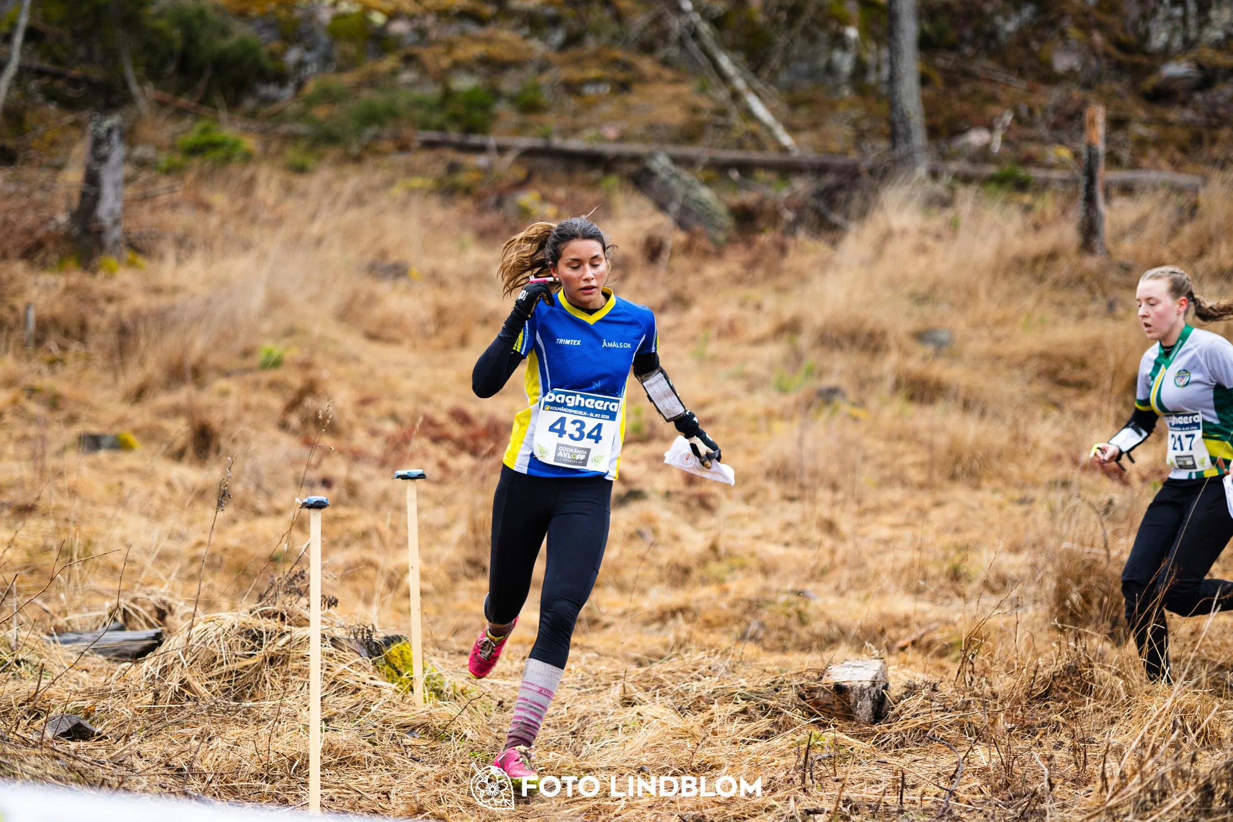 A moment captured during the Swedish League orienteering competition in Kolmården 2026 by Foto Lindblom.