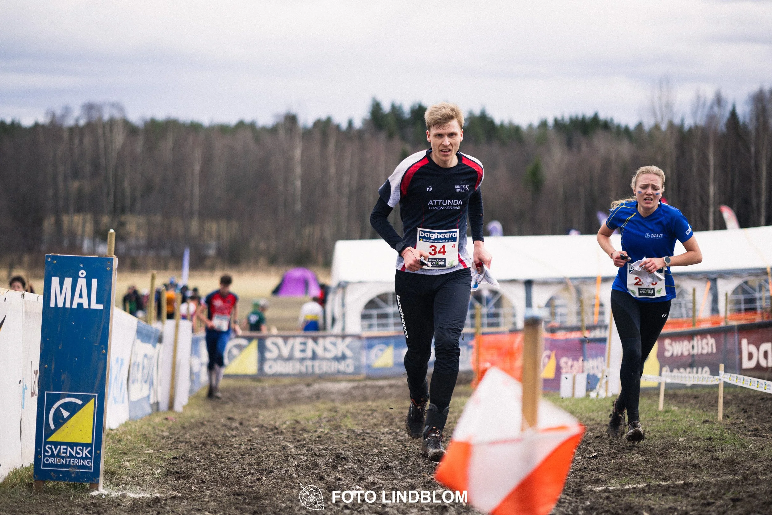 A photo from a relay race in Kolmården during the Swedish orienteering season 2026, captured by Foto Lindblom.