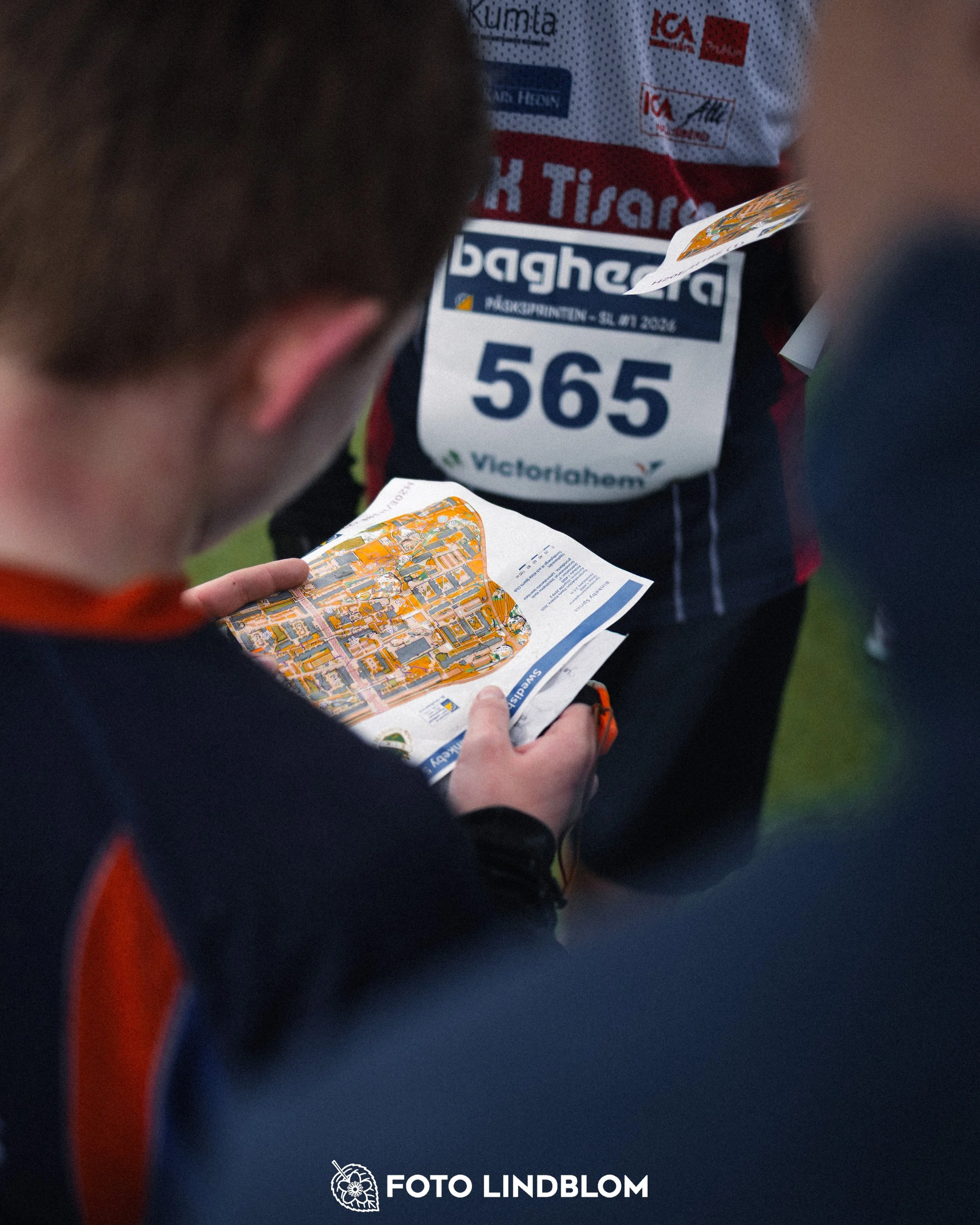 A photo from a Swedish orienteering league race in Stockholm during spring 2026, captured by Foto Lindblom.