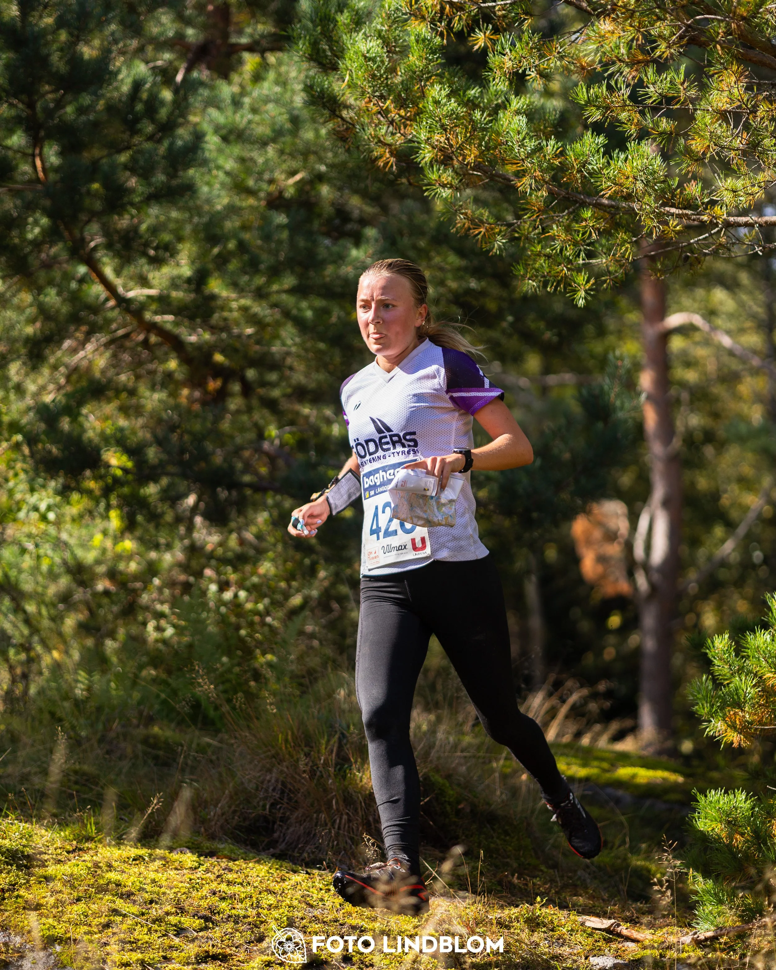 A picture from the Swedish national championship in long distance orienteering and Swedish league race taken by Foto Lindblom