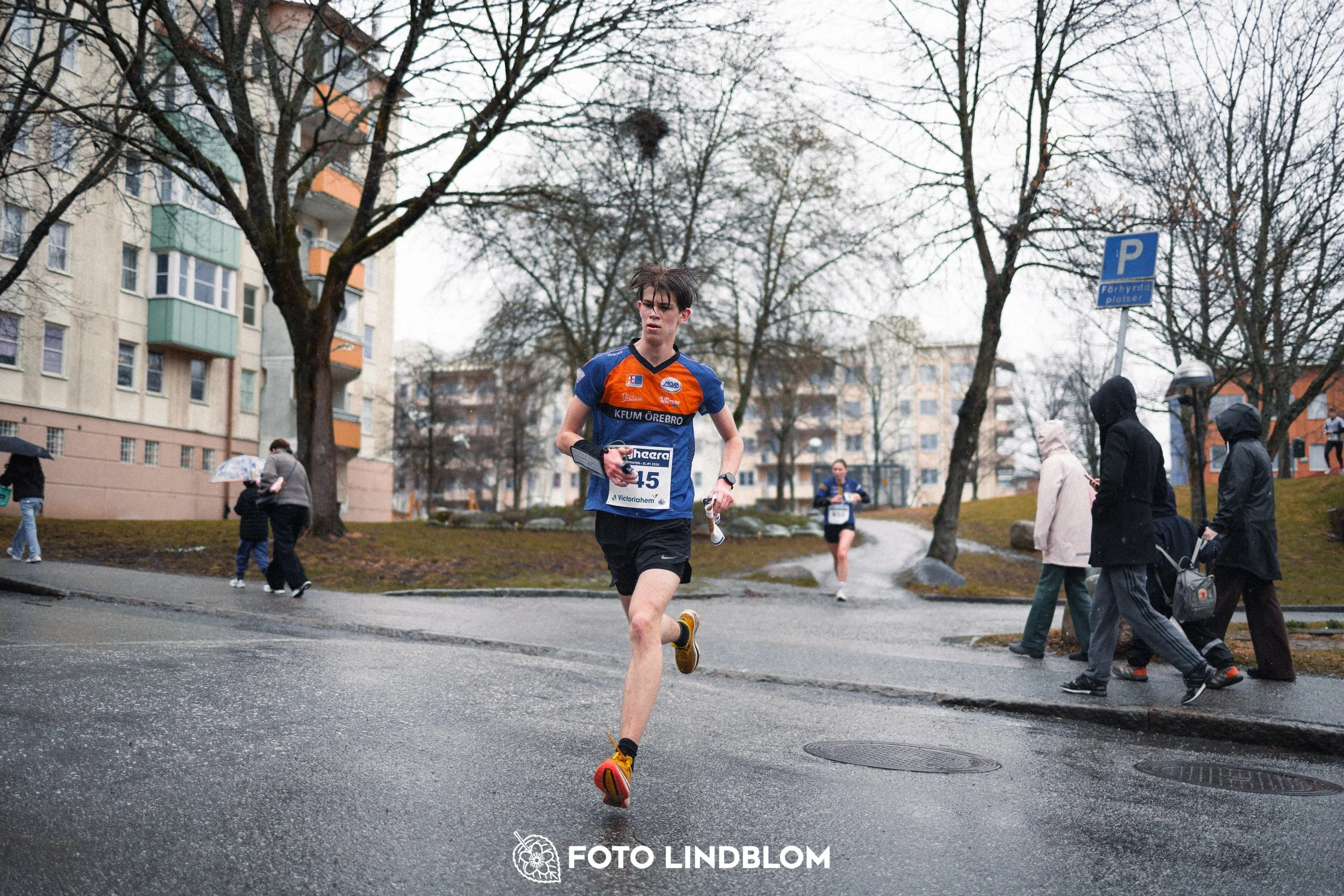 A scene from the Swedish League orienteering competition in spring 2026 in Rinkeby, captured by Foto Lindblom.