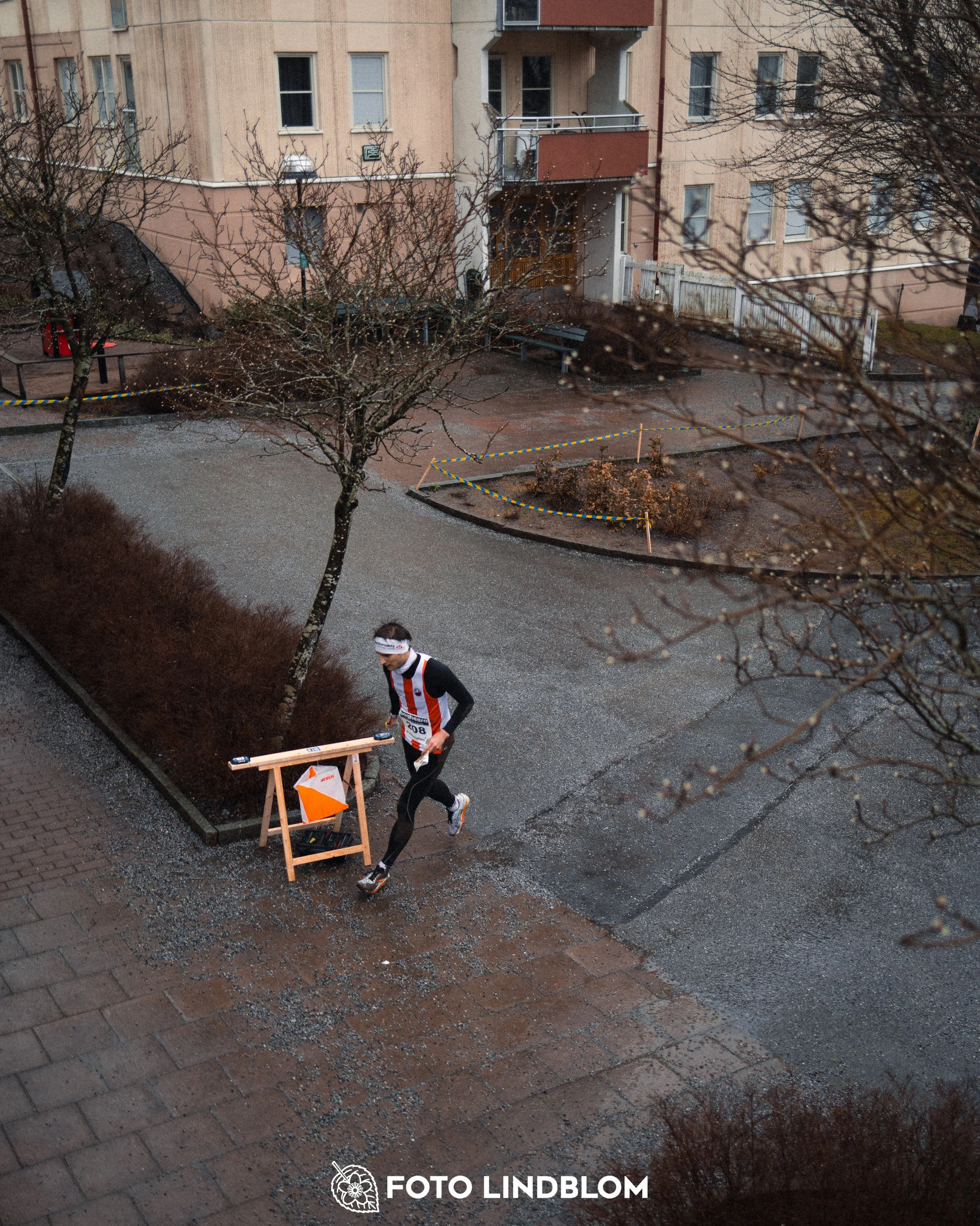 A scene from the Swedish League orienteering competition in spring 2026 in Rinkeby, captured by Foto Lindblom.