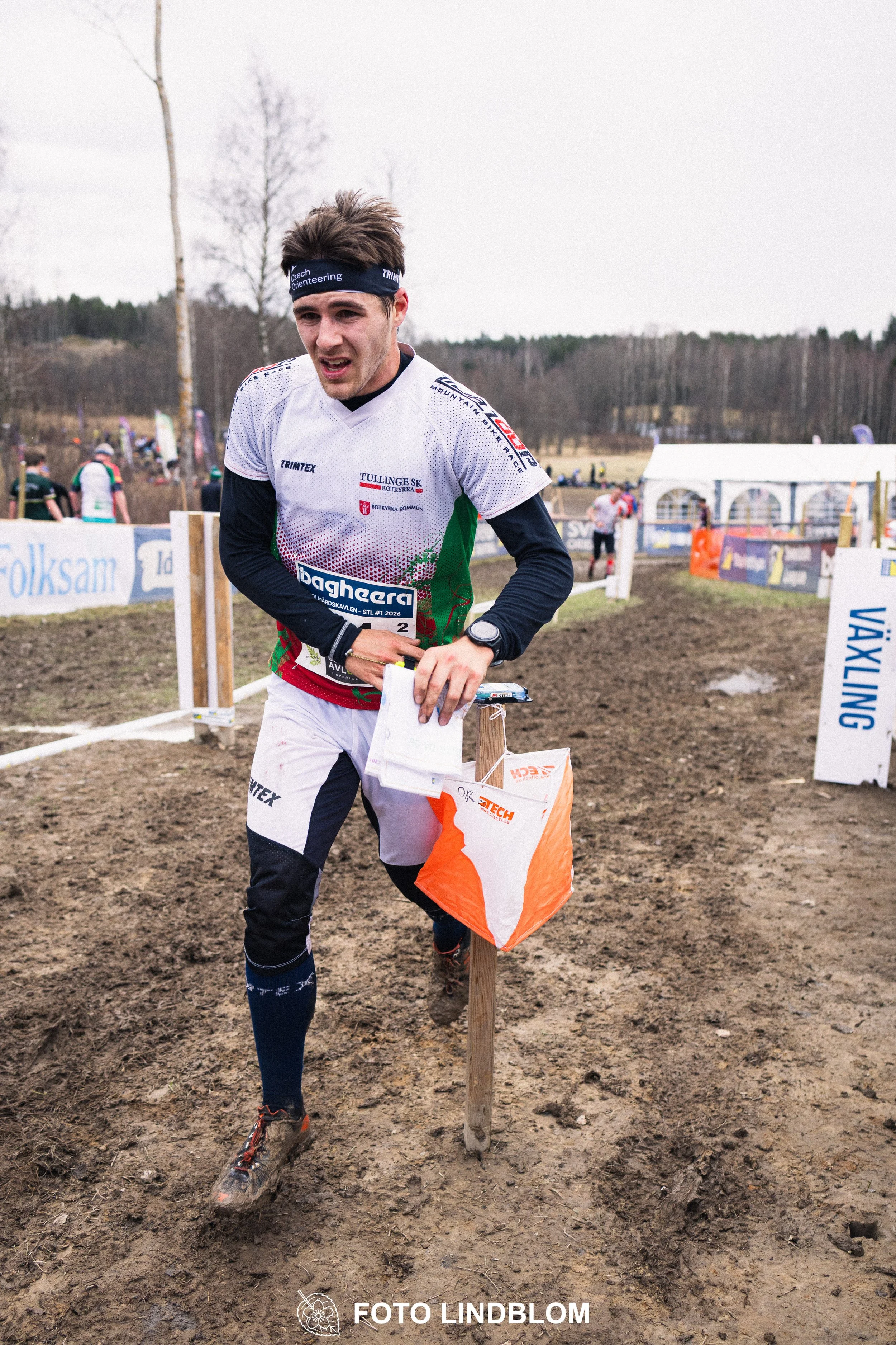A moment from Kolmårdskavlen, part of the Swedish relay league 2026, captured by Foto Lindblom.