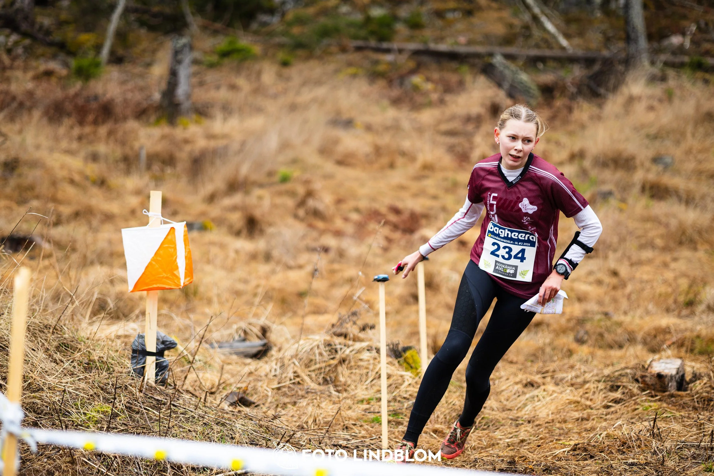A moment from the 2026 Swedish League middle distance orienteering event in Kolmården, captured by Foto Lindblom.