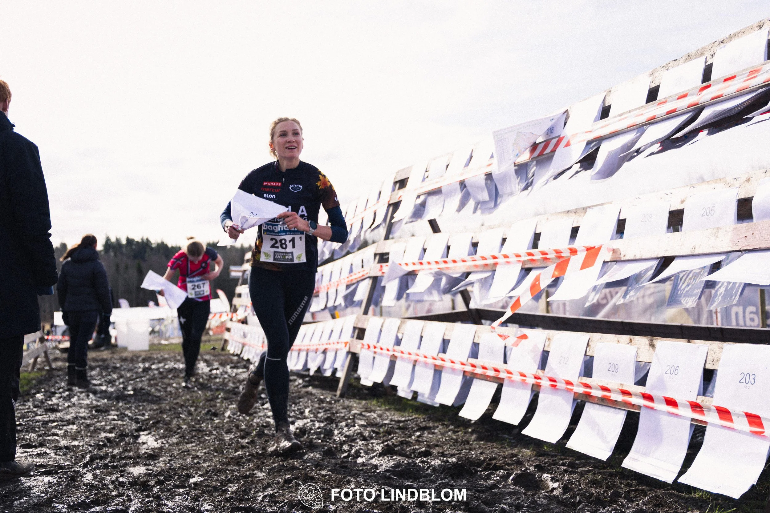 A moment from Kolmårdskavlen, part of the Swedish relay league 2026, captured by Foto Lindblom.