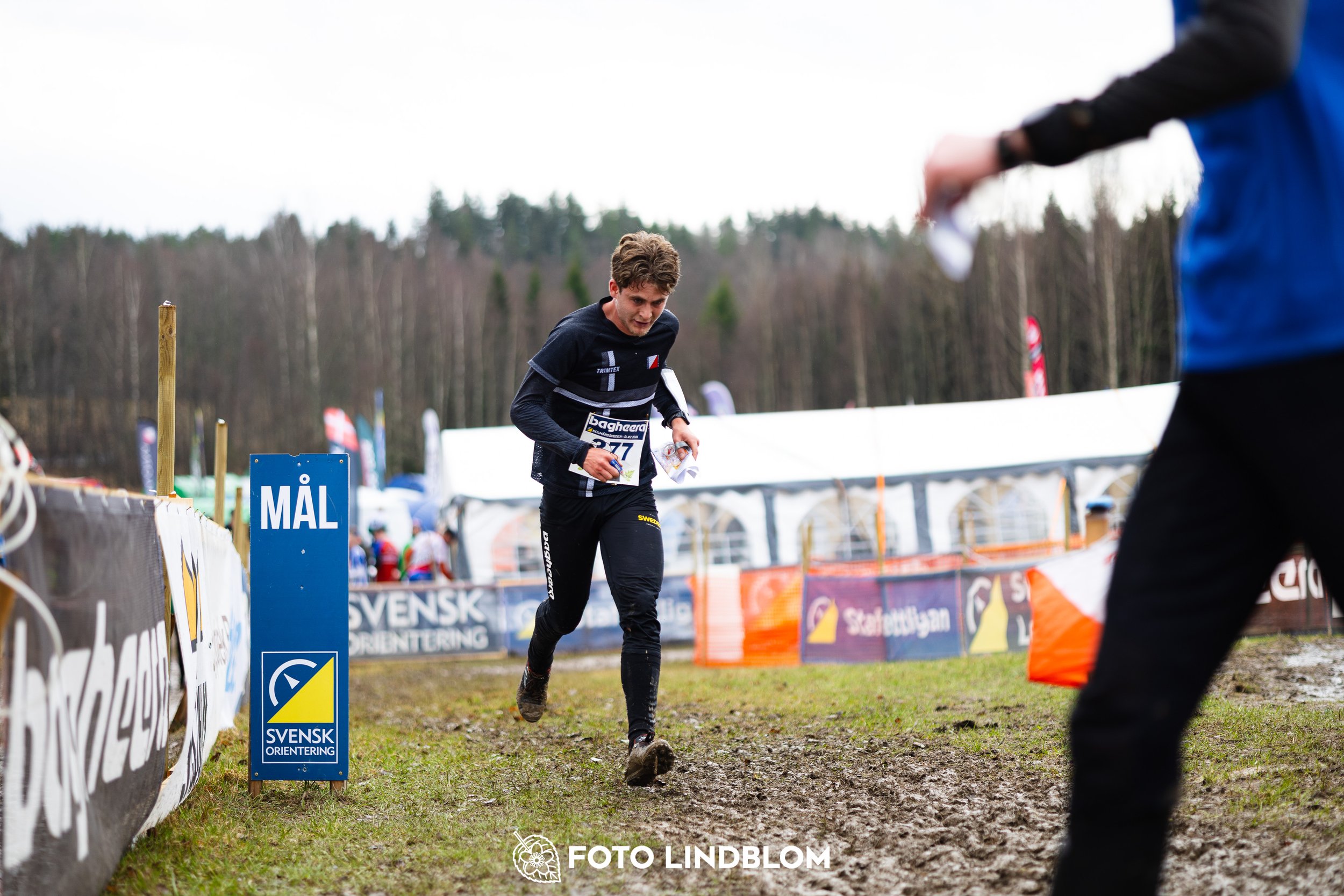 A scene from the Swedish League orienteering competition in Kolmården spring 2026, captured by Foto Lindblom.
