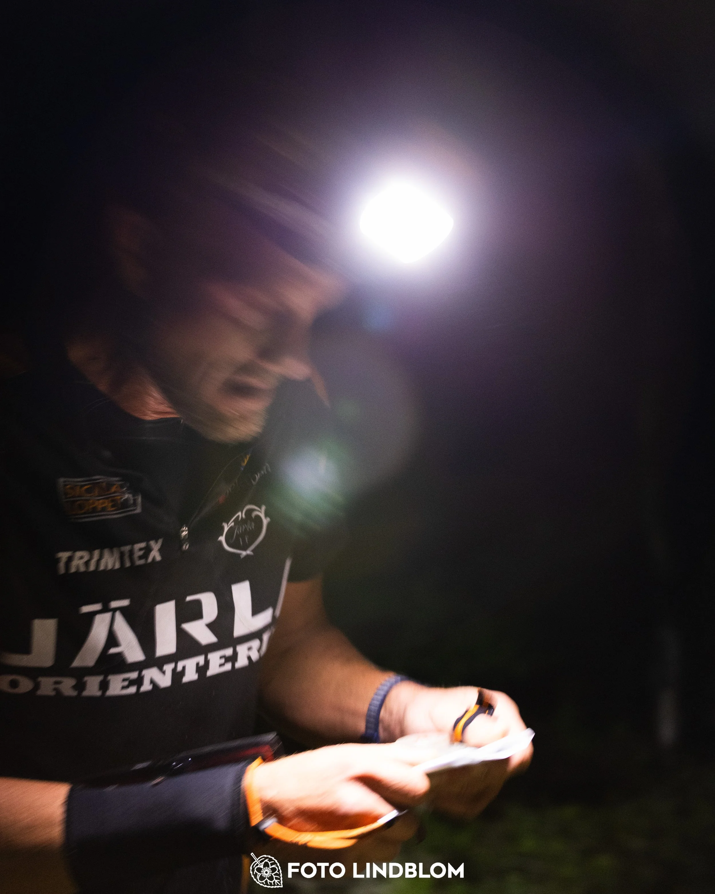 A picture from the Stockholm district championship in night orienteering taken by Foto Lindblom