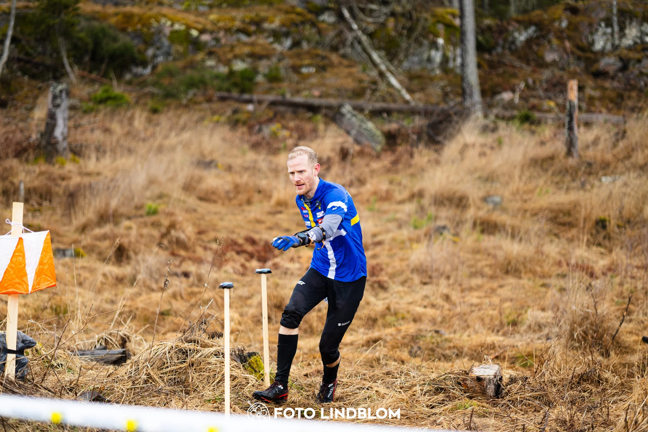 A moment captured during the Swedish League orienteering competition in Kolmården 2026 by Foto Lindblom.