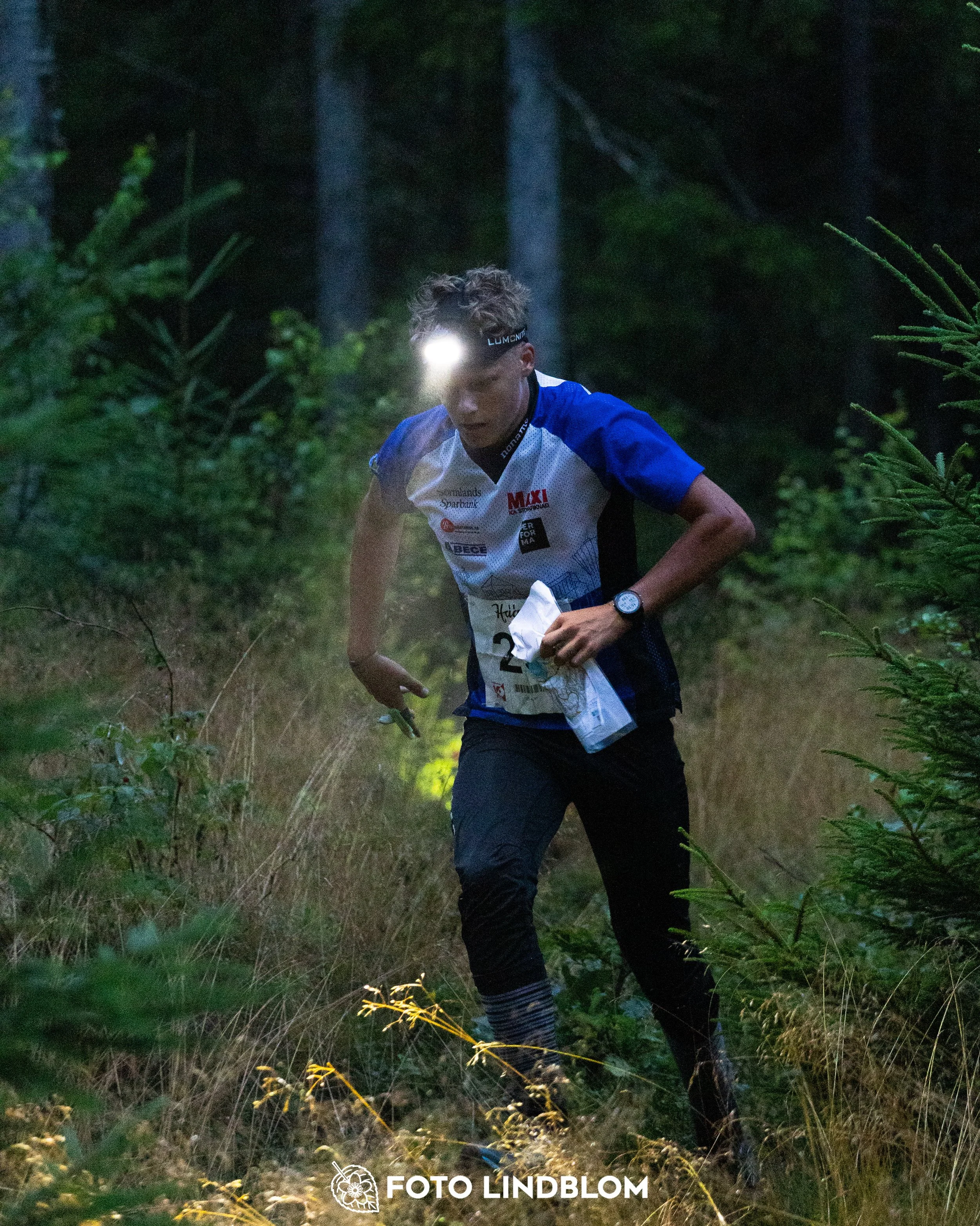 A picture from the youth 10 mila orienteering competition taken by Foto Lindblom