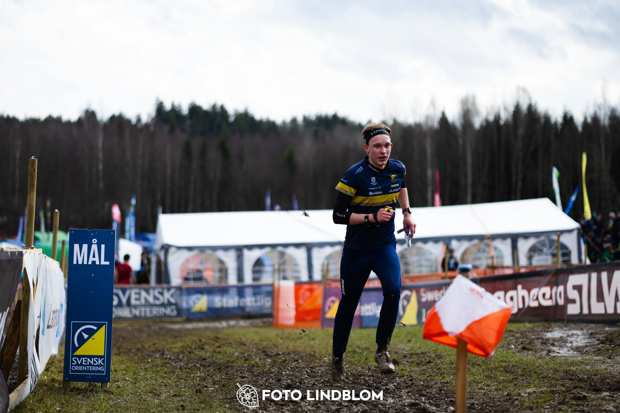 A scene from the Swedish League orienteering competition in Kolmården spring 2026, captured by Foto Lindblom.