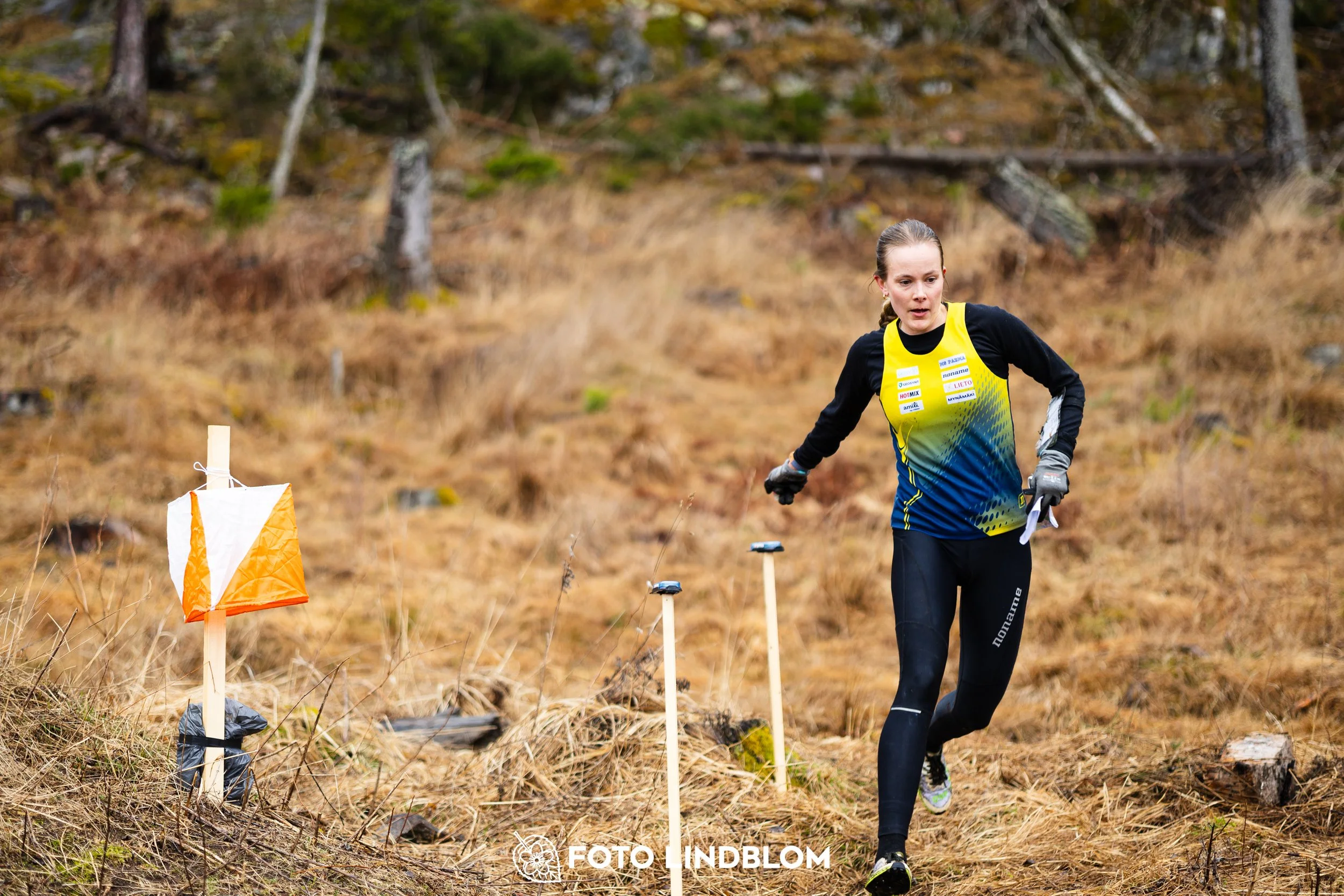 A moment from the 2026 Swedish League middle distance orienteering event in Kolmården, captured by Foto Lindblom.