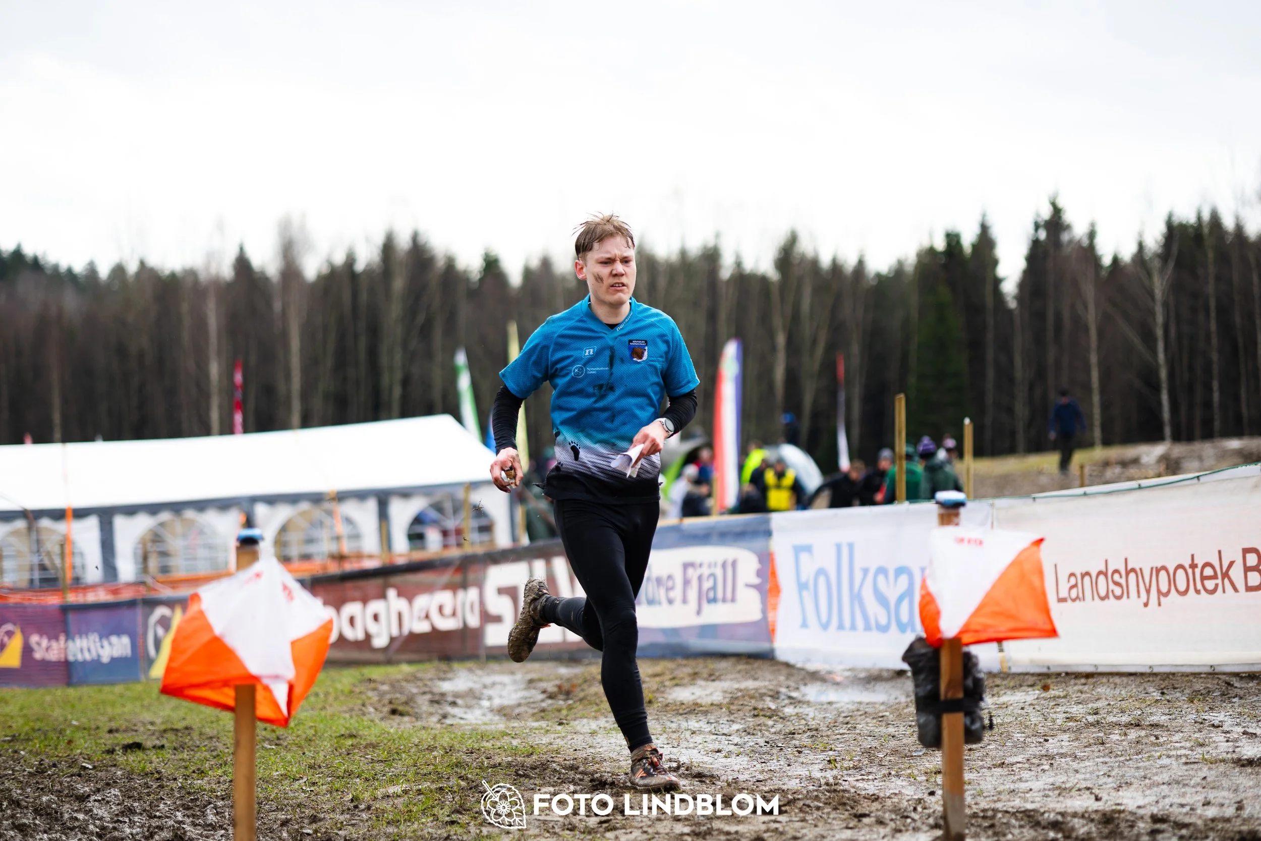 A photo from a forest orienteering competition in Kolmården as part of the Swedish League 2026 season, captured by Foto Lindblom.