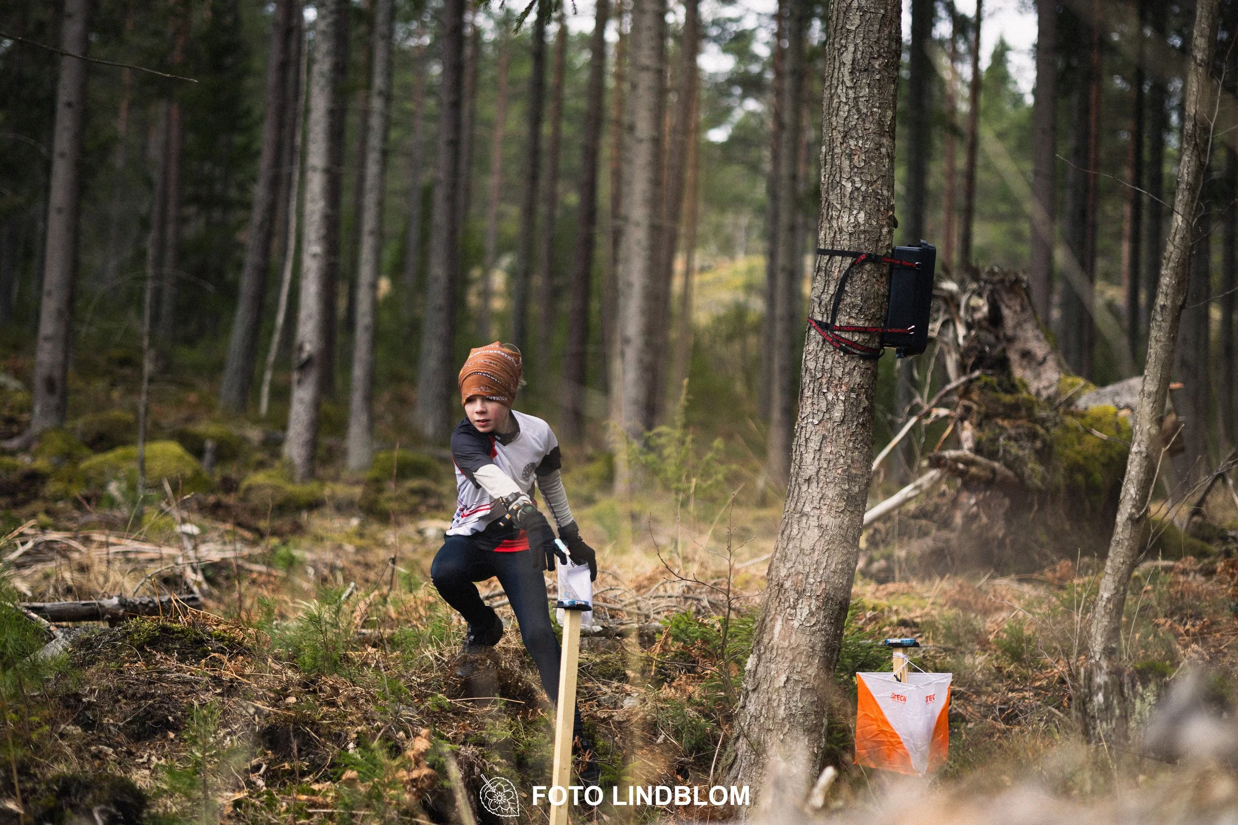 A photo from an orienteering relay race in Kolmården during spring 2026, captured by Foto Lindblom.