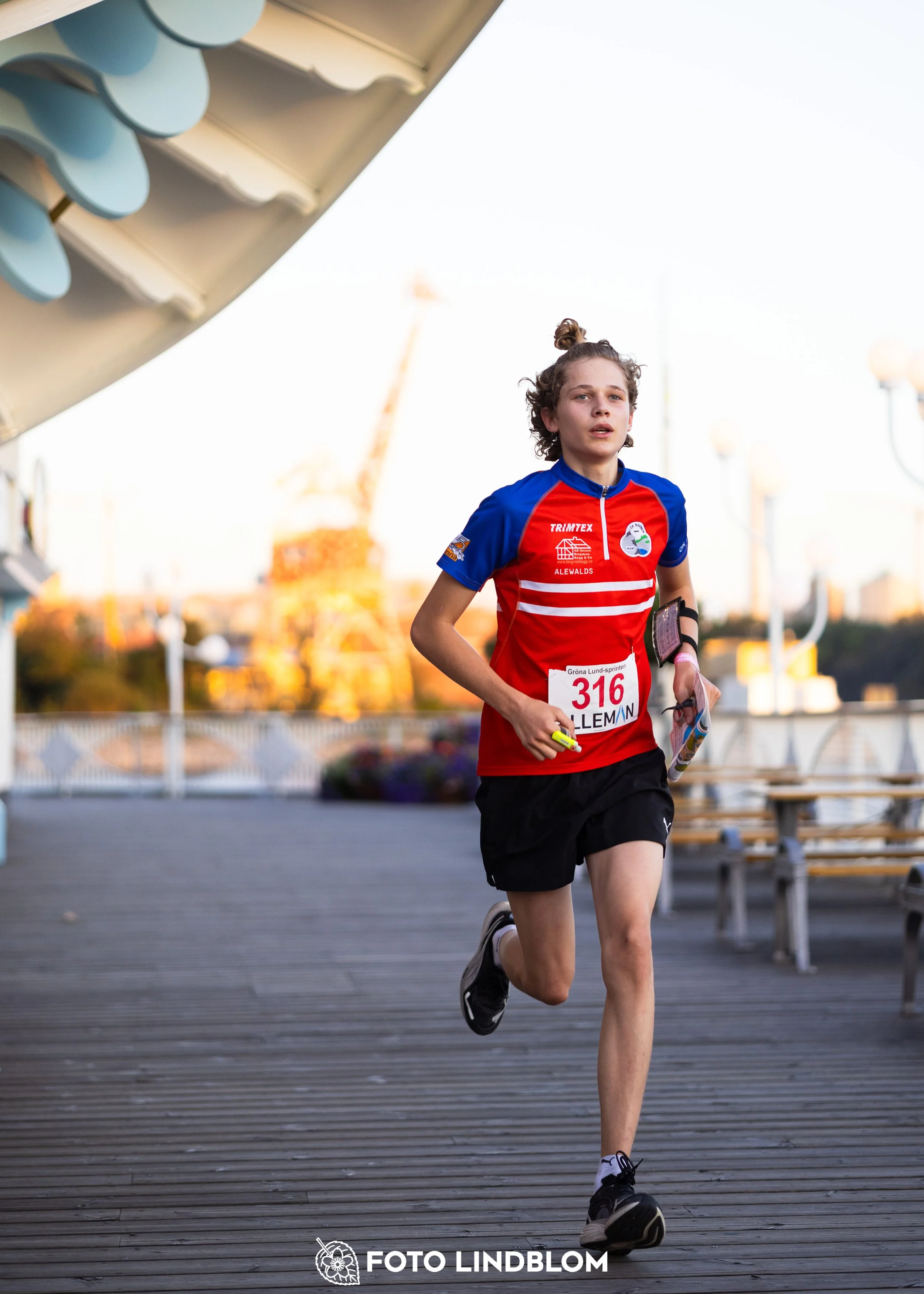 A picture from the orienteering event called Gröna Lund Sprinten taken by Foto Lindblom