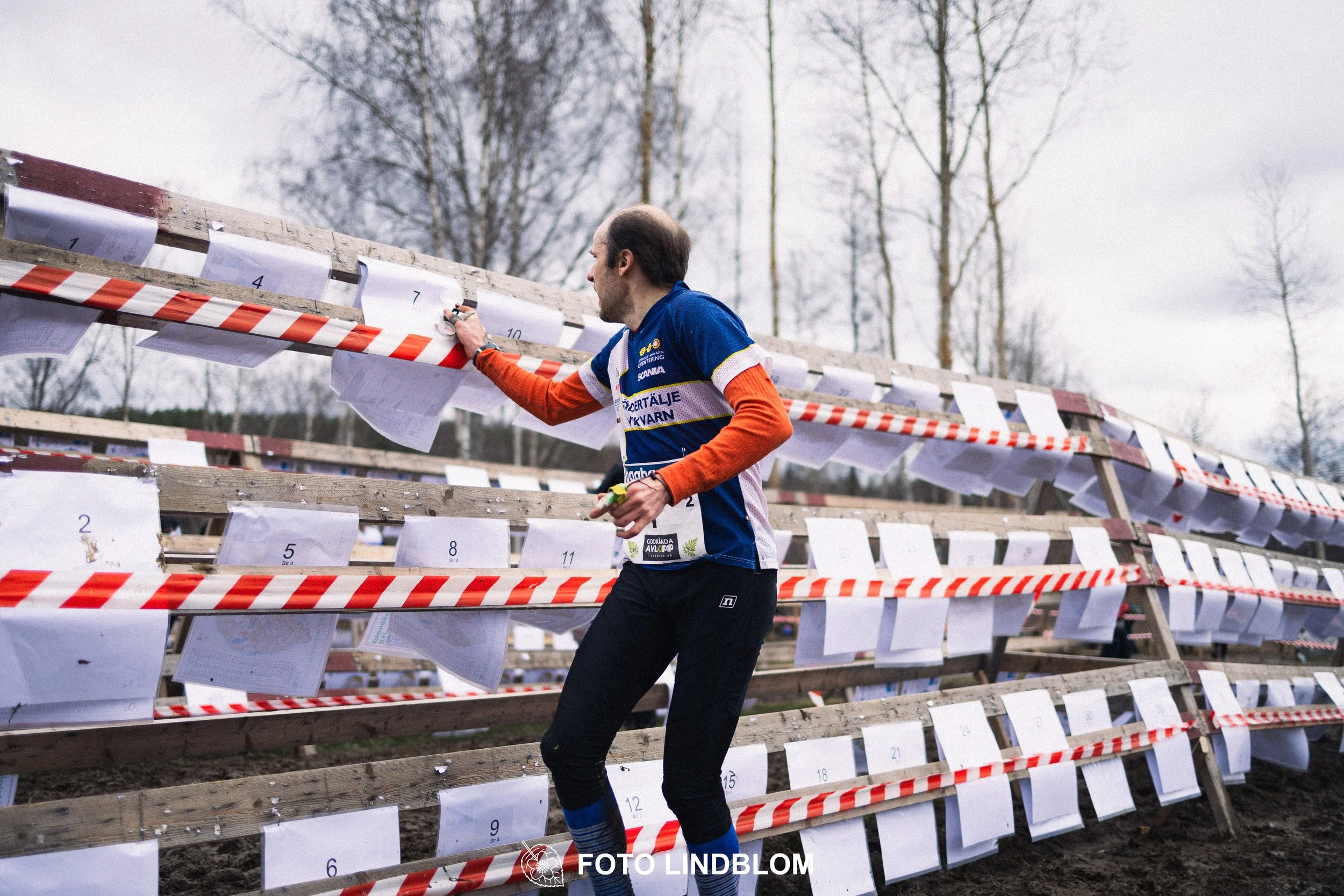 A moment from Kolmårdskavlen, part of the Swedish relay league 2026, captured by Foto Lindblom.