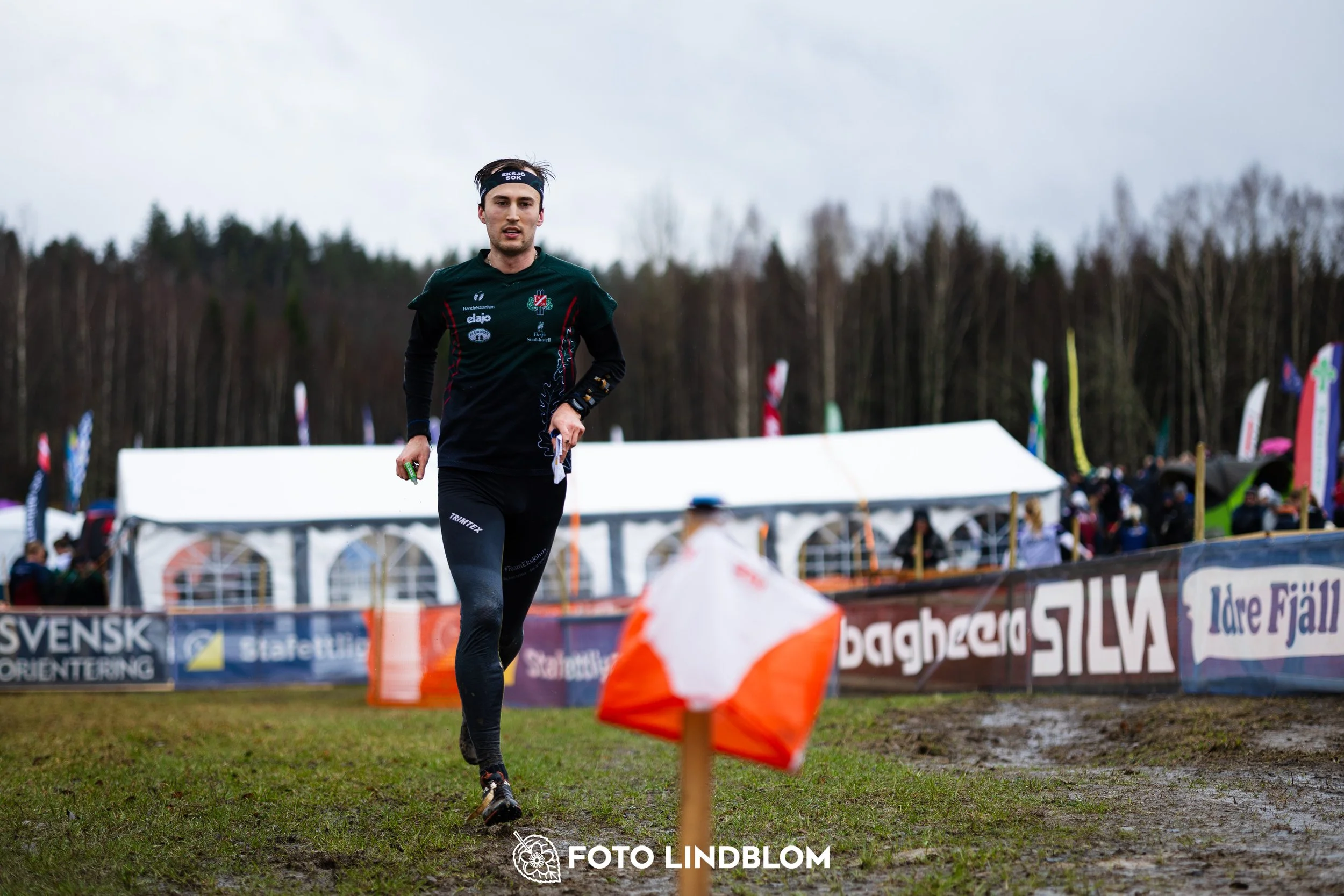 A scene from the Swedish League orienteering competition in Kolmården spring 2026, captured by Foto Lindblom.