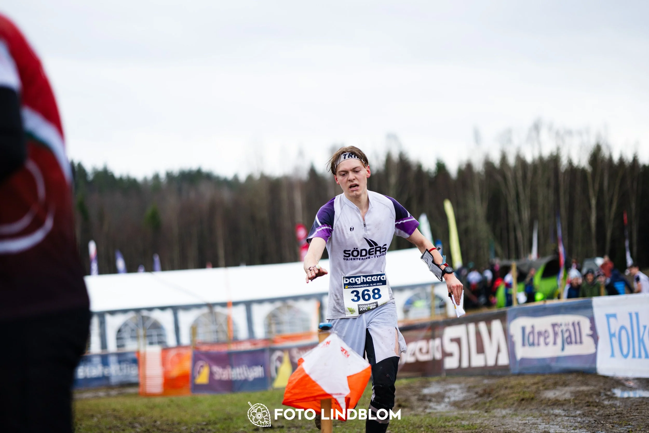 A scene from the Swedish League middle distance event in Kolmården spring 2026, captured by Foto Lindblom.