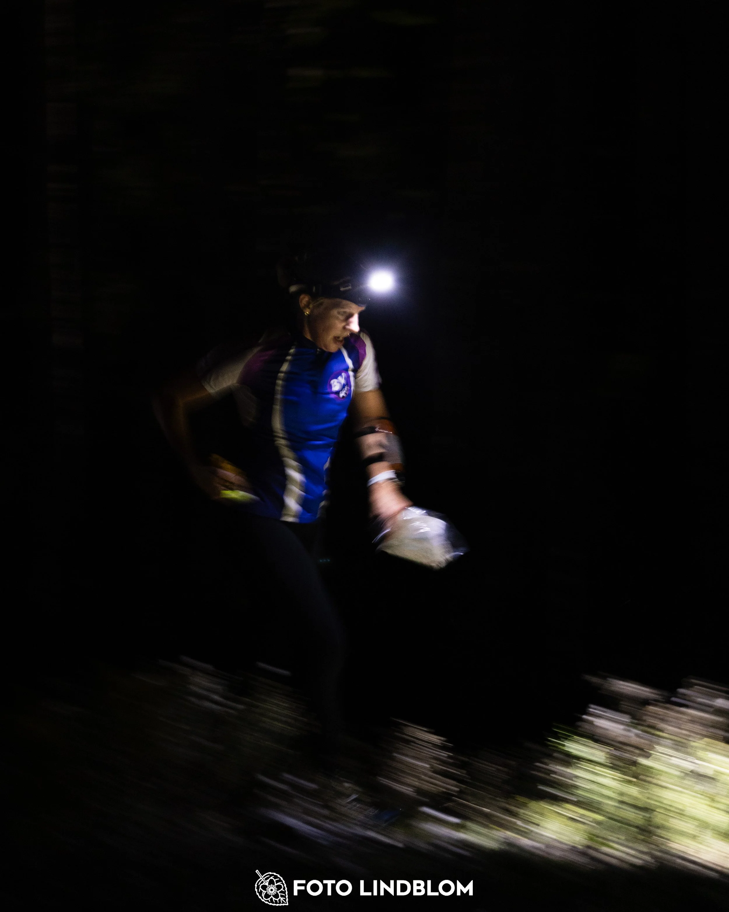 A picture from the Stockholm district championship in night orienteering taken by Foto Lindblom