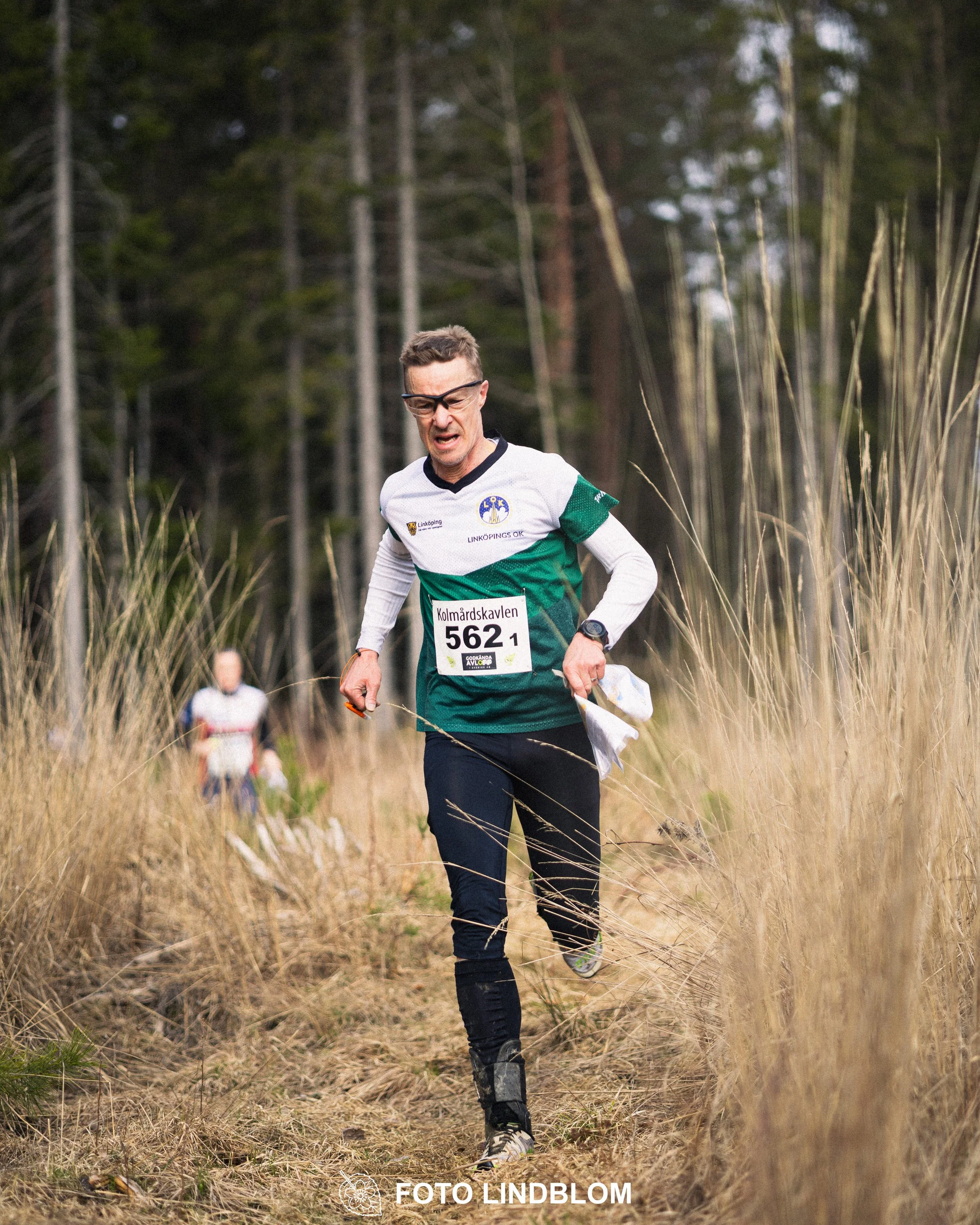 A photo from an orienteering relay race in Kolmården during spring 2026, captured by Foto Lindblom.