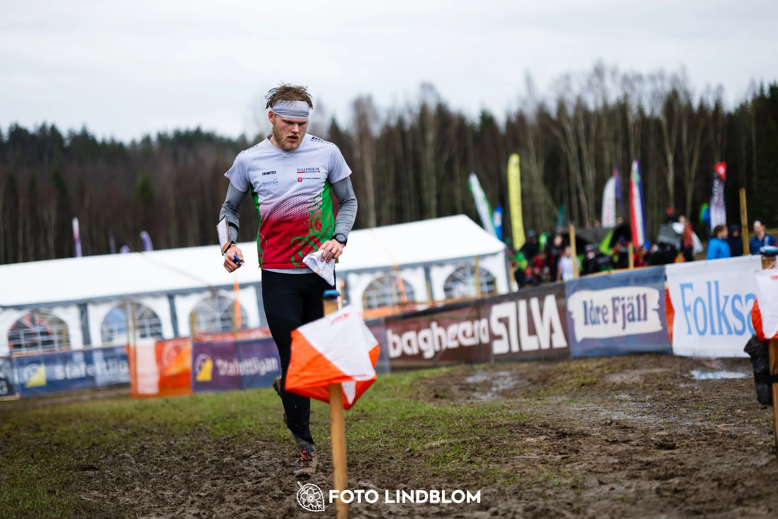 A scene from the Swedish League orienteering competition in Kolmården spring 2026, captured by Foto Lindblom.