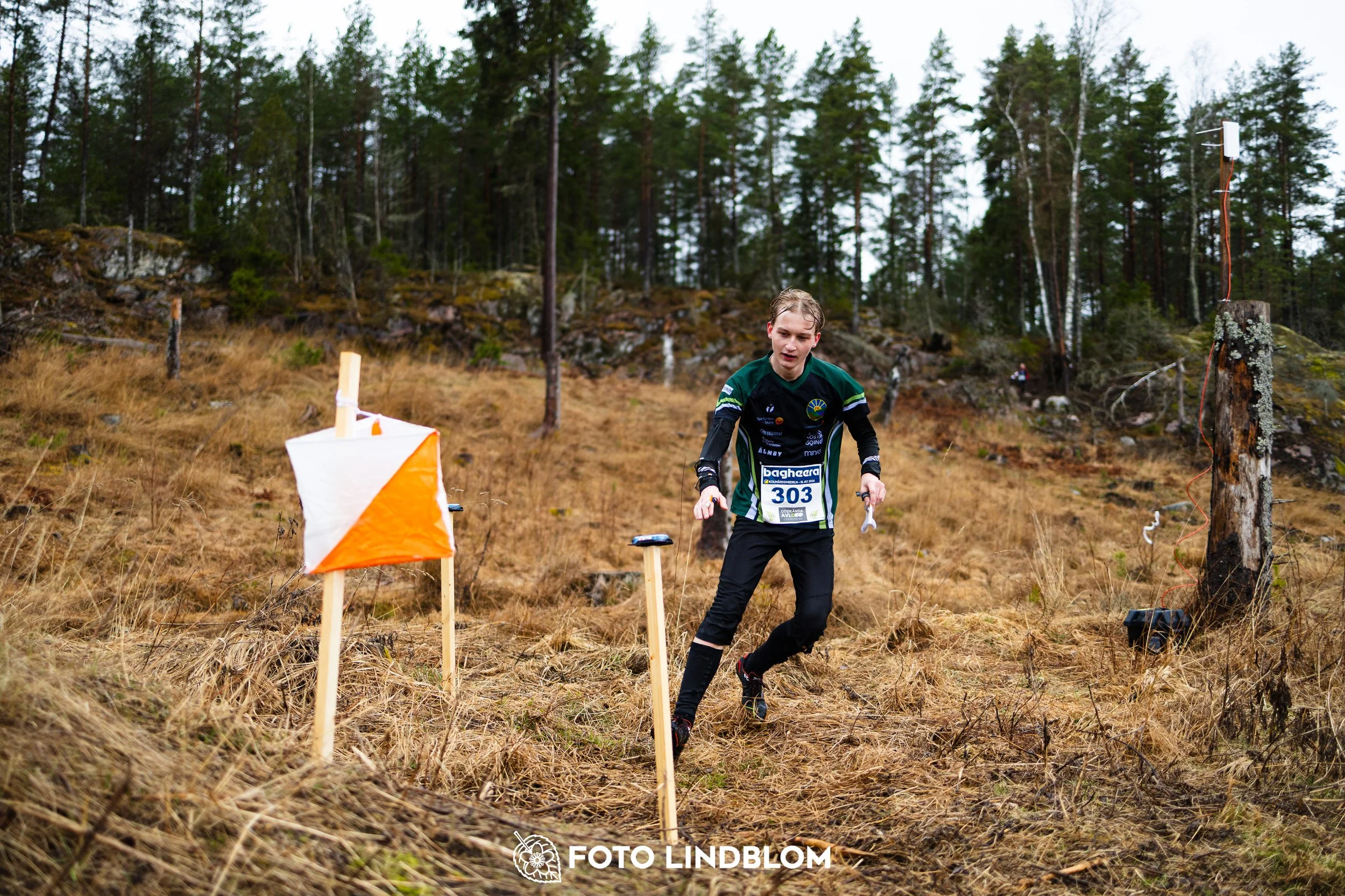 A moment captured during the Swedish League orienteering competition in Kolmården 2026 by Foto Lindblom.