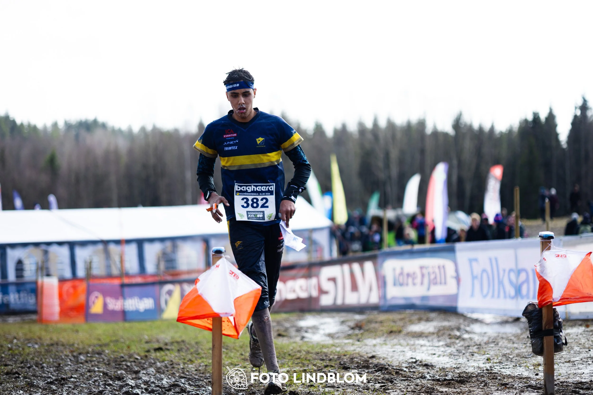 A photo from a Swedish orienteering league race in Kolmården during spring 2026, captured by Foto Lindblom.