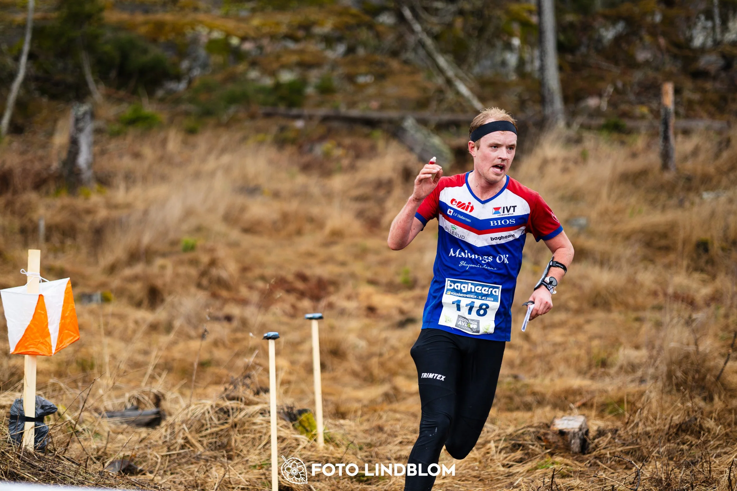 A photo from a Swedish orienteering league race in Kolmården during spring 2026, captured by Foto Lindblom.