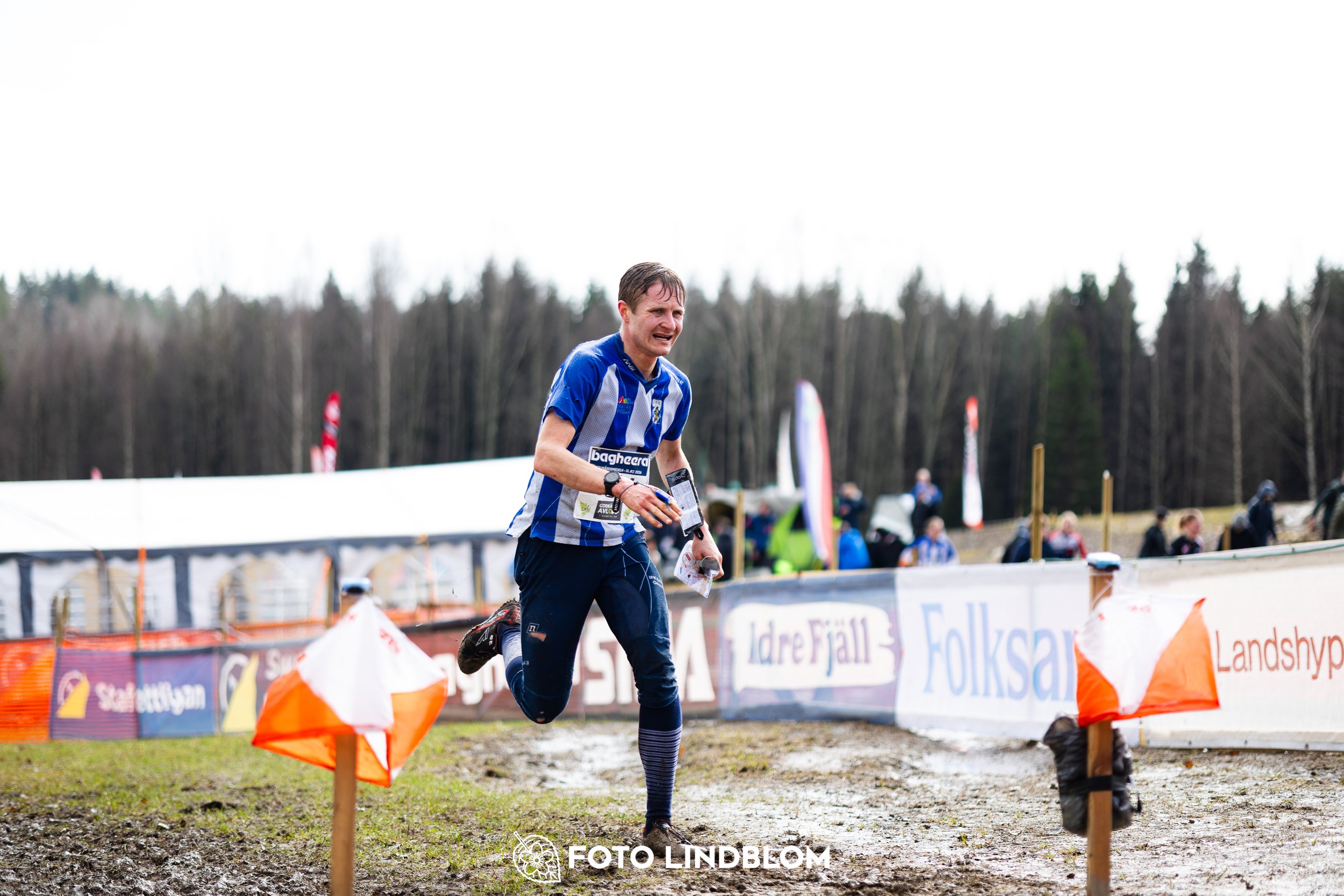 A moment from the 2026 Swedish League middle distance orienteering event in Kolmården, captured by Foto Lindblom.