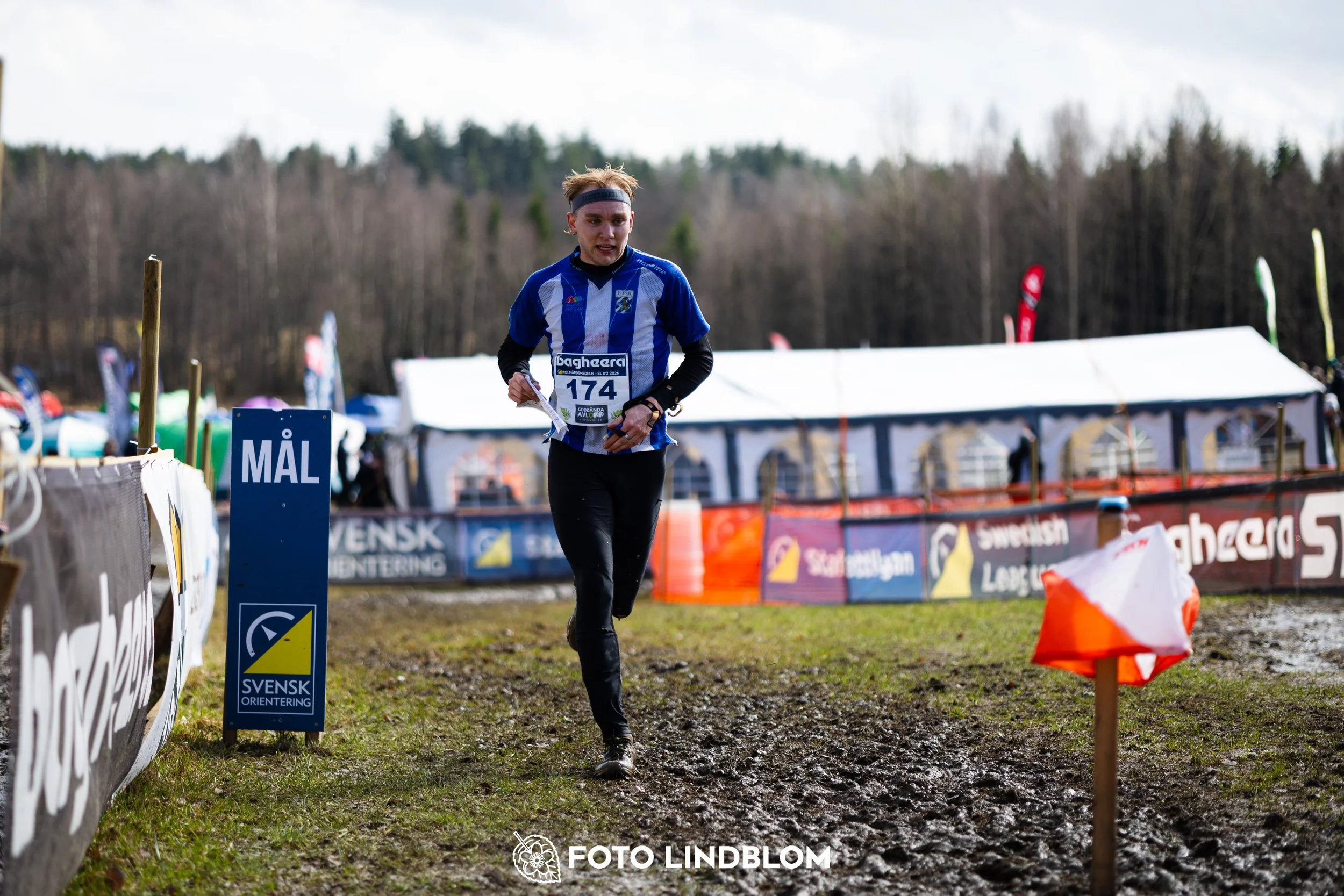 A moment from the 2026 Swedish League middle distance orienteering event in Kolmården, captured by Foto Lindblom.