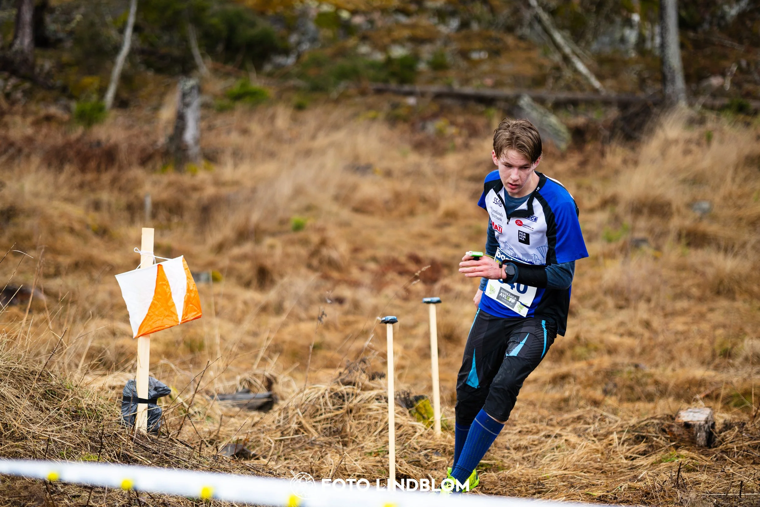 A moment from the 2026 Swedish League middle distance orienteering event in Kolmården, captured by Foto Lindblom.