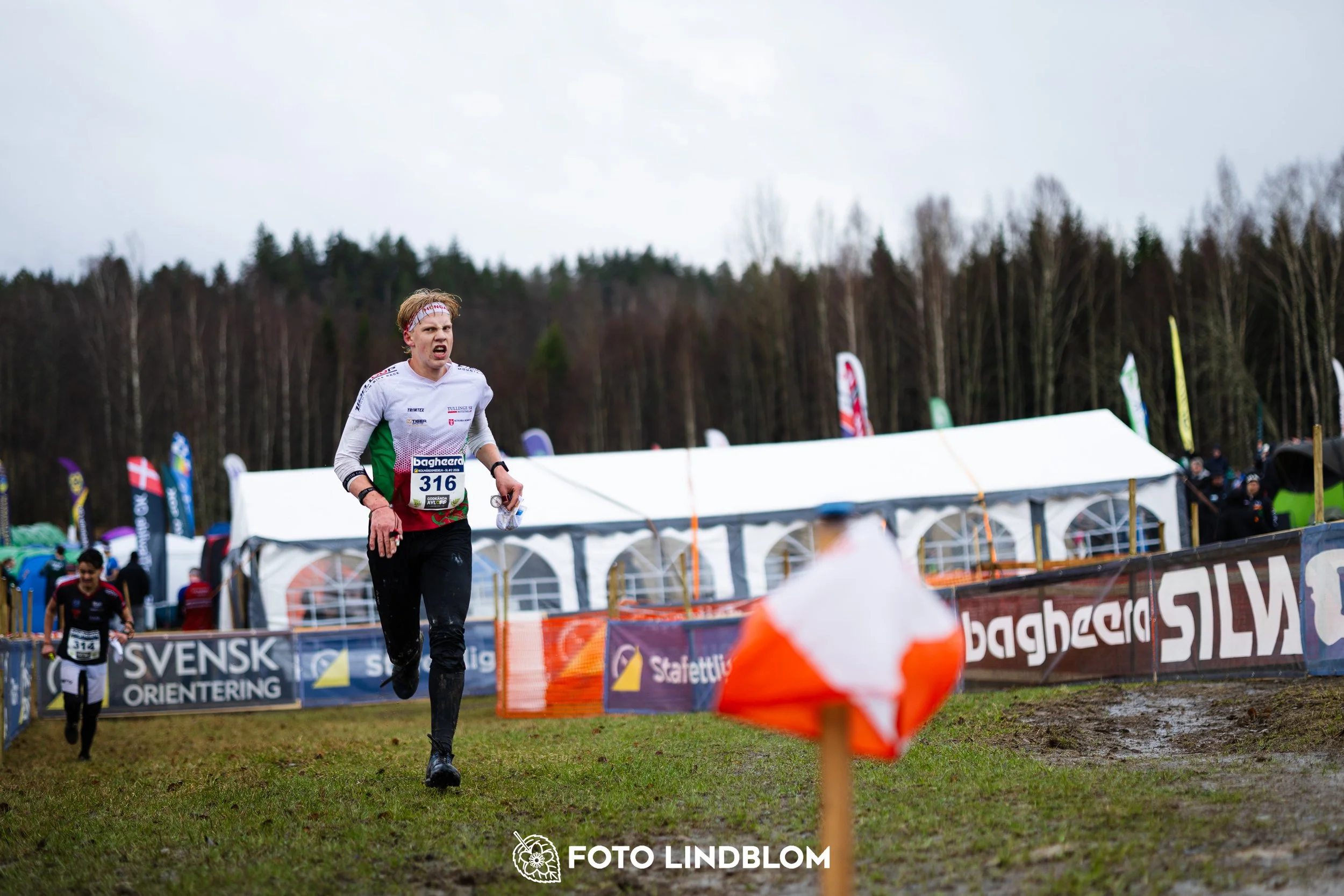A photo from the Swedish League orienteering competition in Kolmården spring 2026, captured by Foto Lindblom.