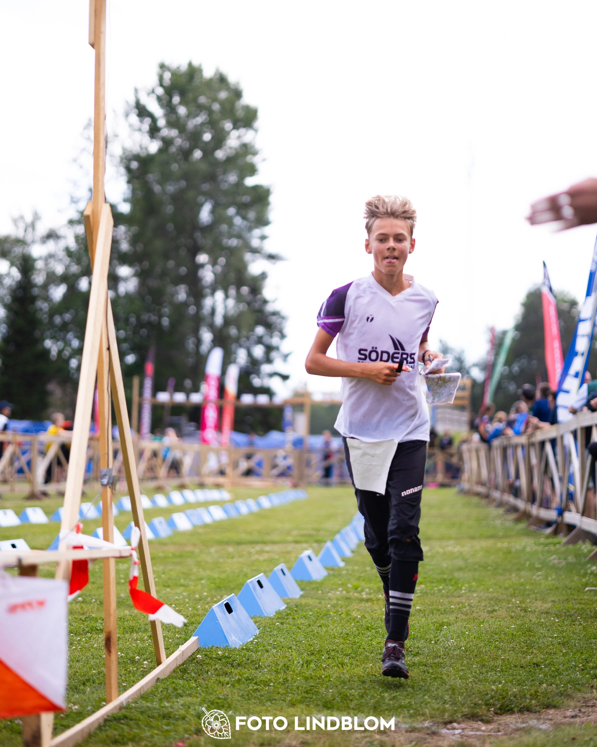 A picture from the youth 10 mila orienteering competition taken by Foto Lindblom