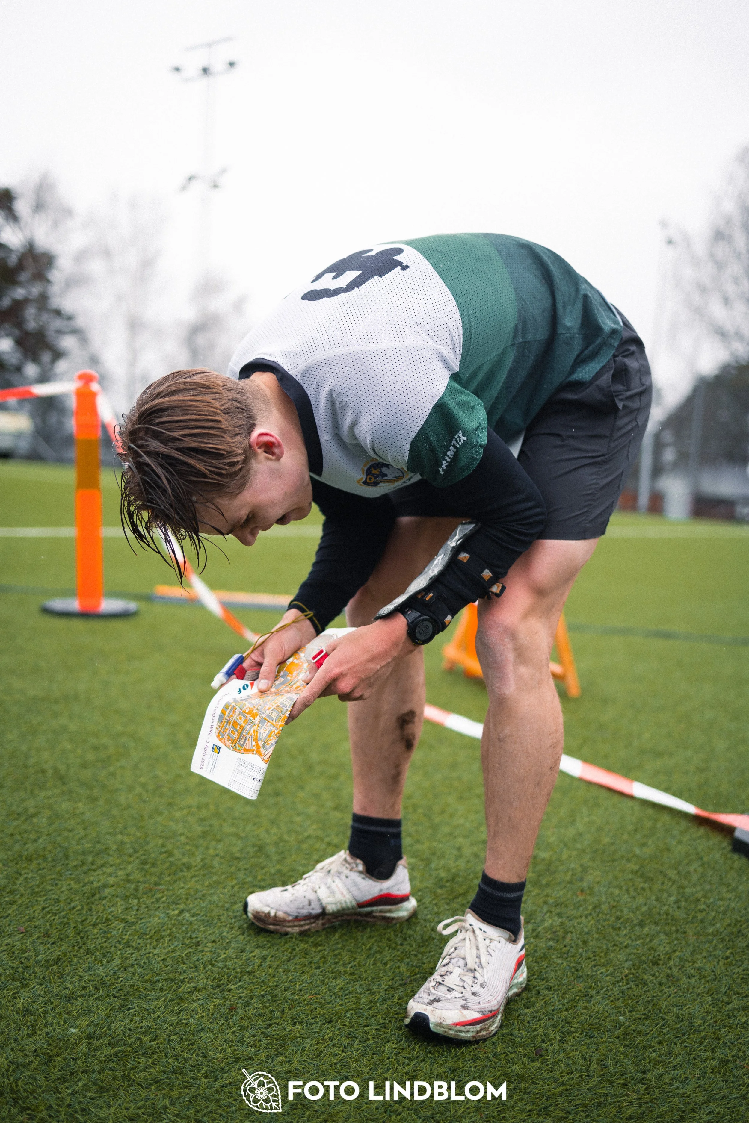 A photo from an urban orienteering event in Stockholm as part of the Swedish League 2026, captured by Foto Lindblom.