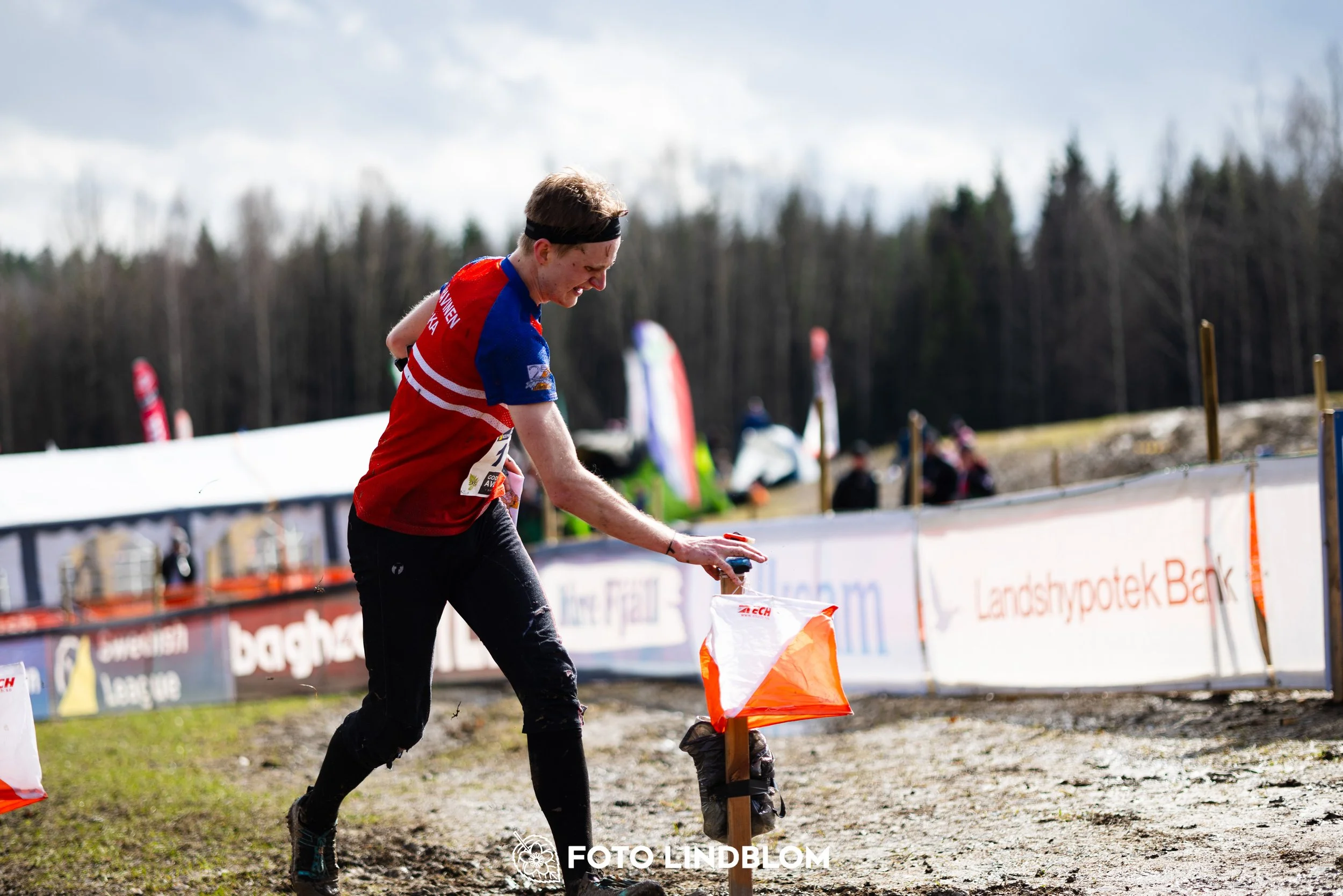 A scene from the Swedish League middle distance event in Kolmården spring 2026, captured by Foto Lindblom.