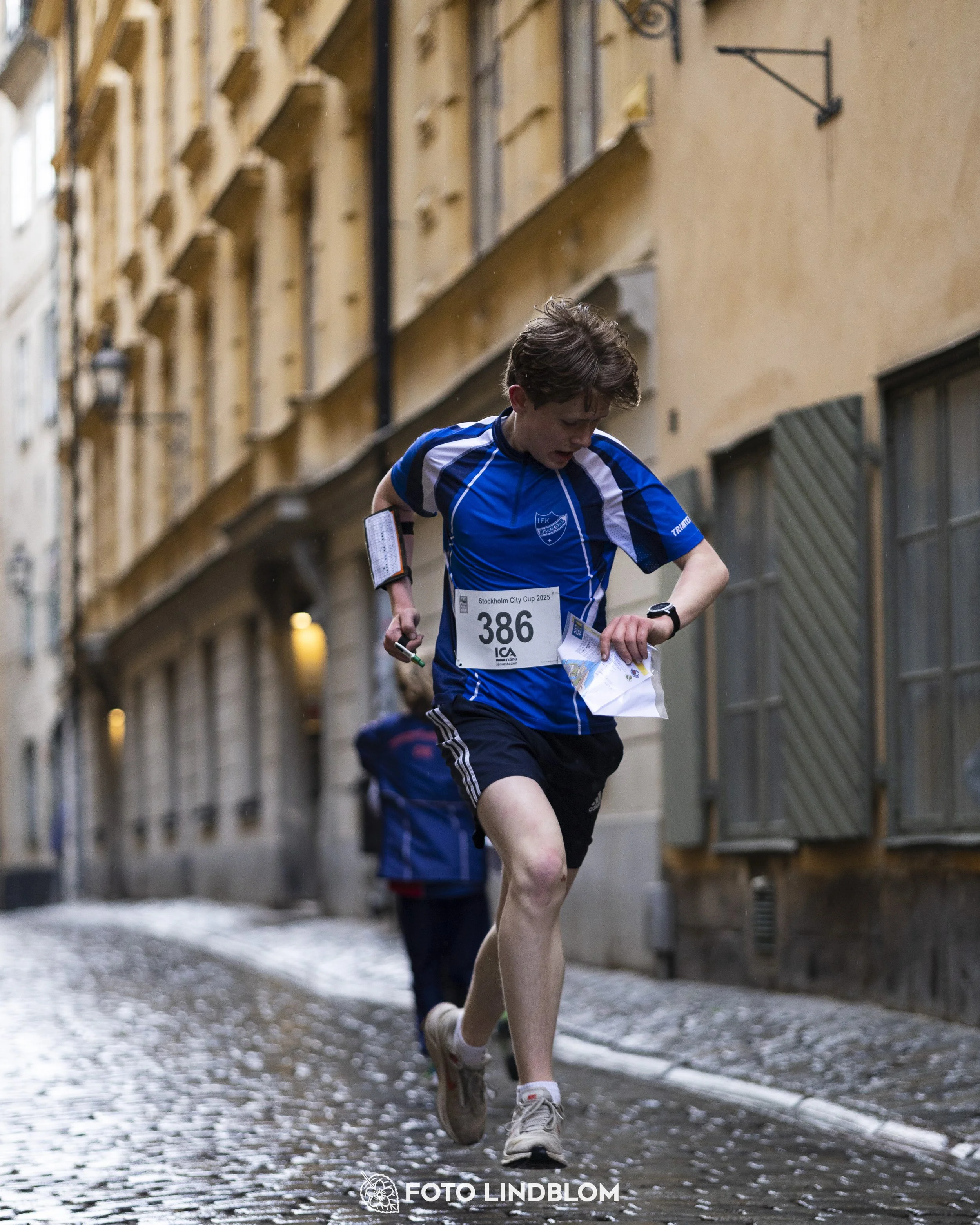 A picture from the first stage of the Stockholm City Cup sprint orienteering competition in "gamla stan" which is the old part of Stockholm