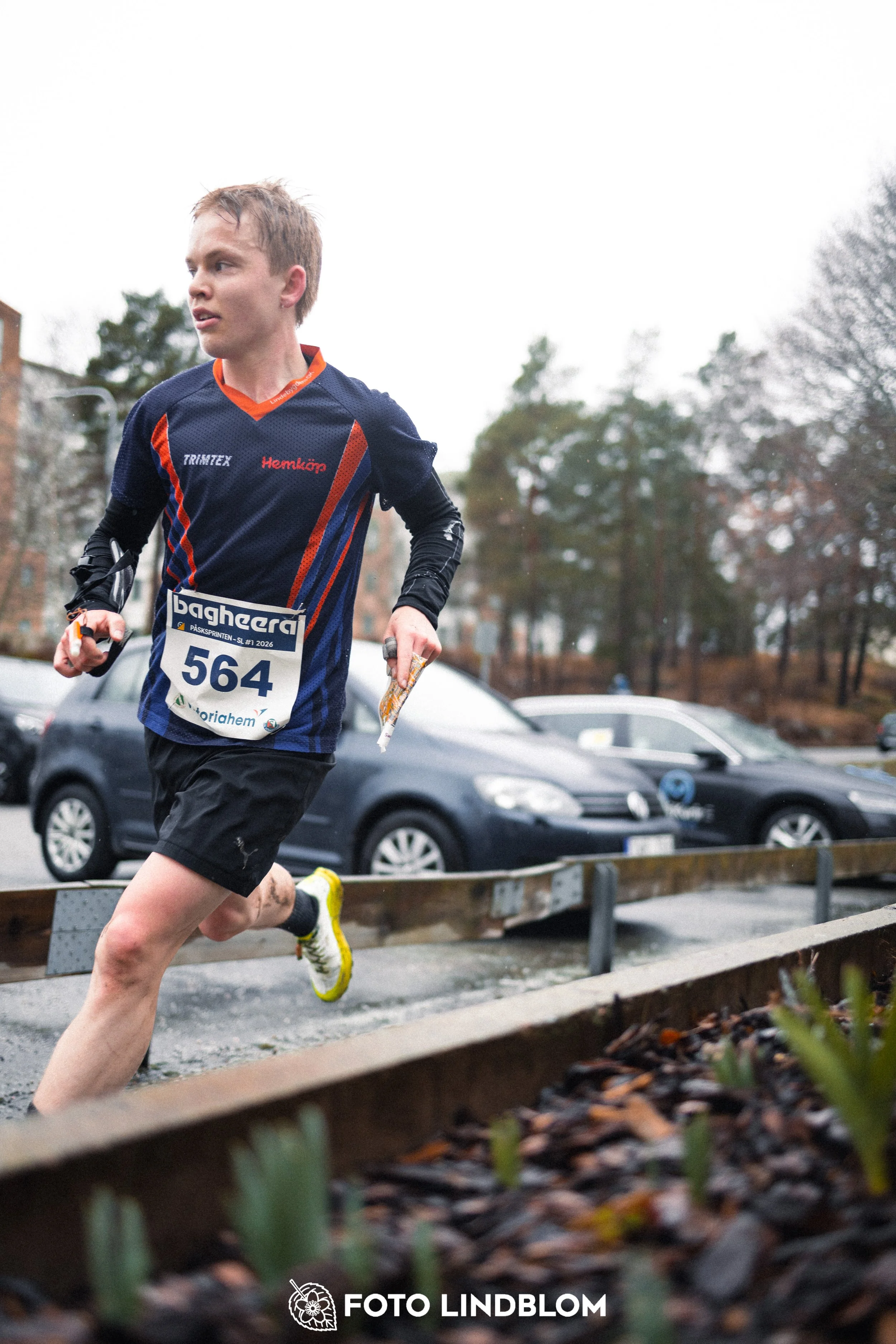 A moment from the 2026 Swedish League orienteering event in Rinkeby Stockholm, captured by Foto Lindblom.