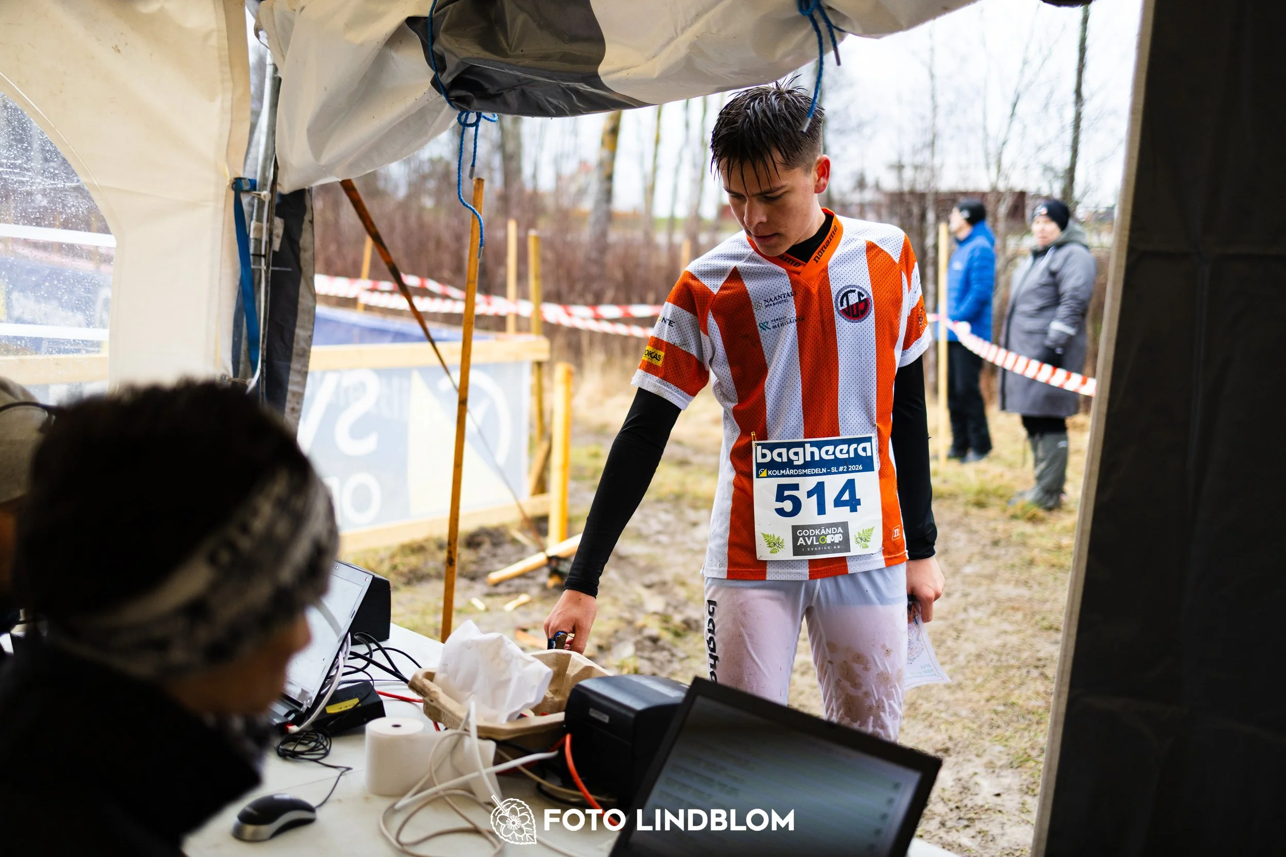 A moment captured during the Swedish League orienteering competition in Kolmården 2026 by Foto Lindblom.