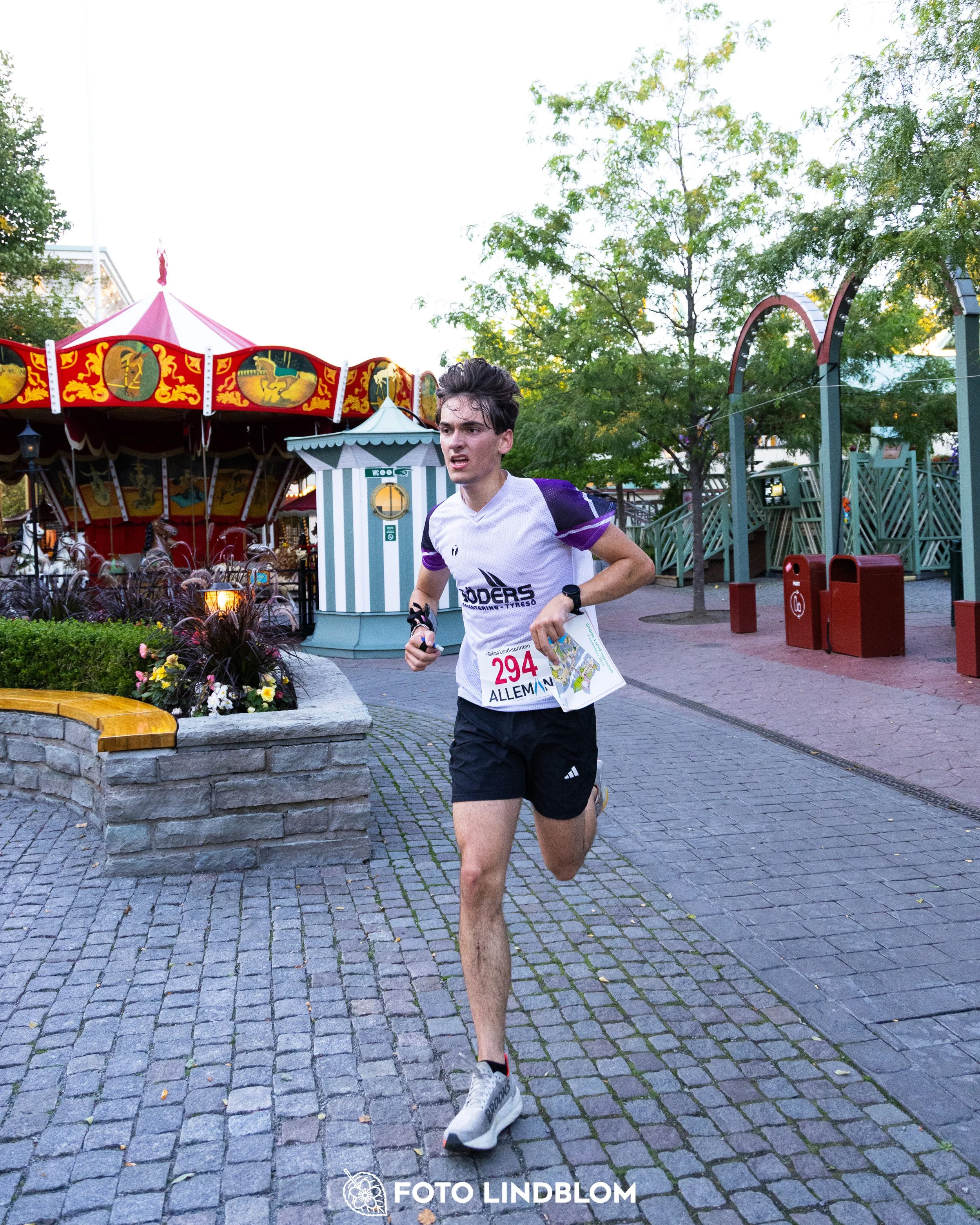 A picture from the orienteering event called Gröna Lund Sprinten taken by Foto Lindblom