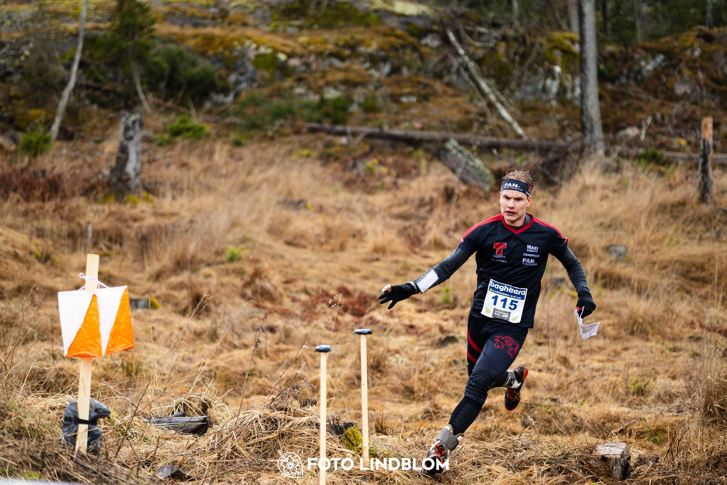 A moment captured during the Swedish League orienteering competition in Kolmården 2026 by Foto Lindblom.