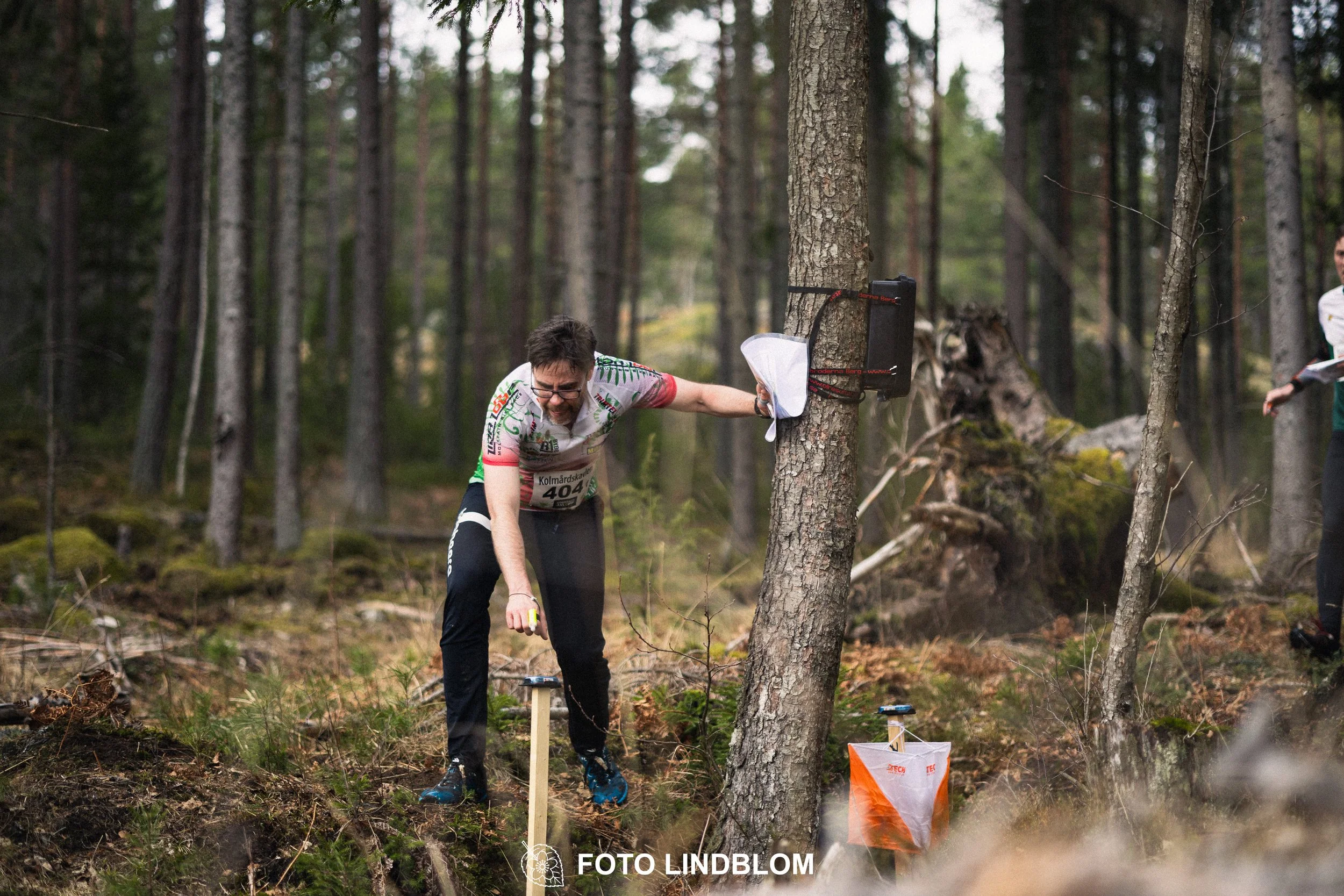 A photo from an orienteering relay race in Kolmården during spring 2026, captured by Foto Lindblom.
