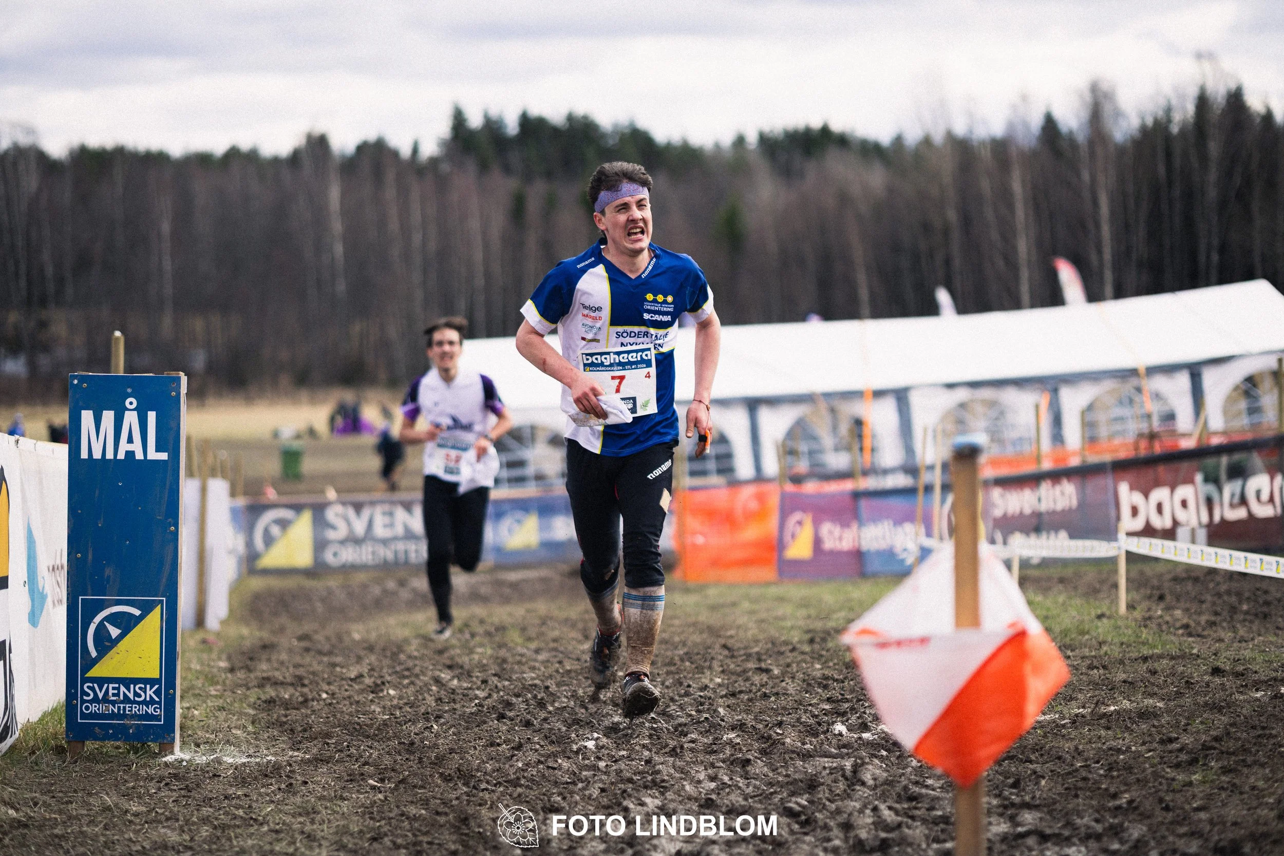 A moment from Kolmårdskavlen, part of the Swedish relay league 2026, captured by Foto Lindblom.