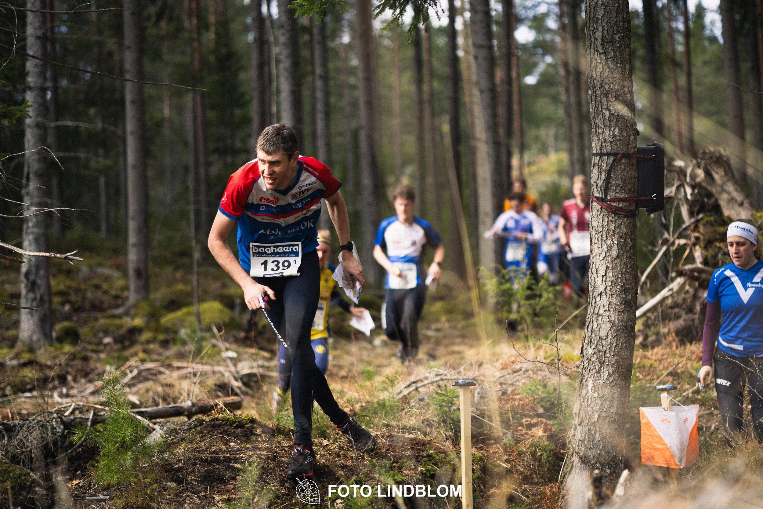 A moment from the relay orienteering event Kolmårdskavlen in spring 2026, captured by Foto Lindblom.