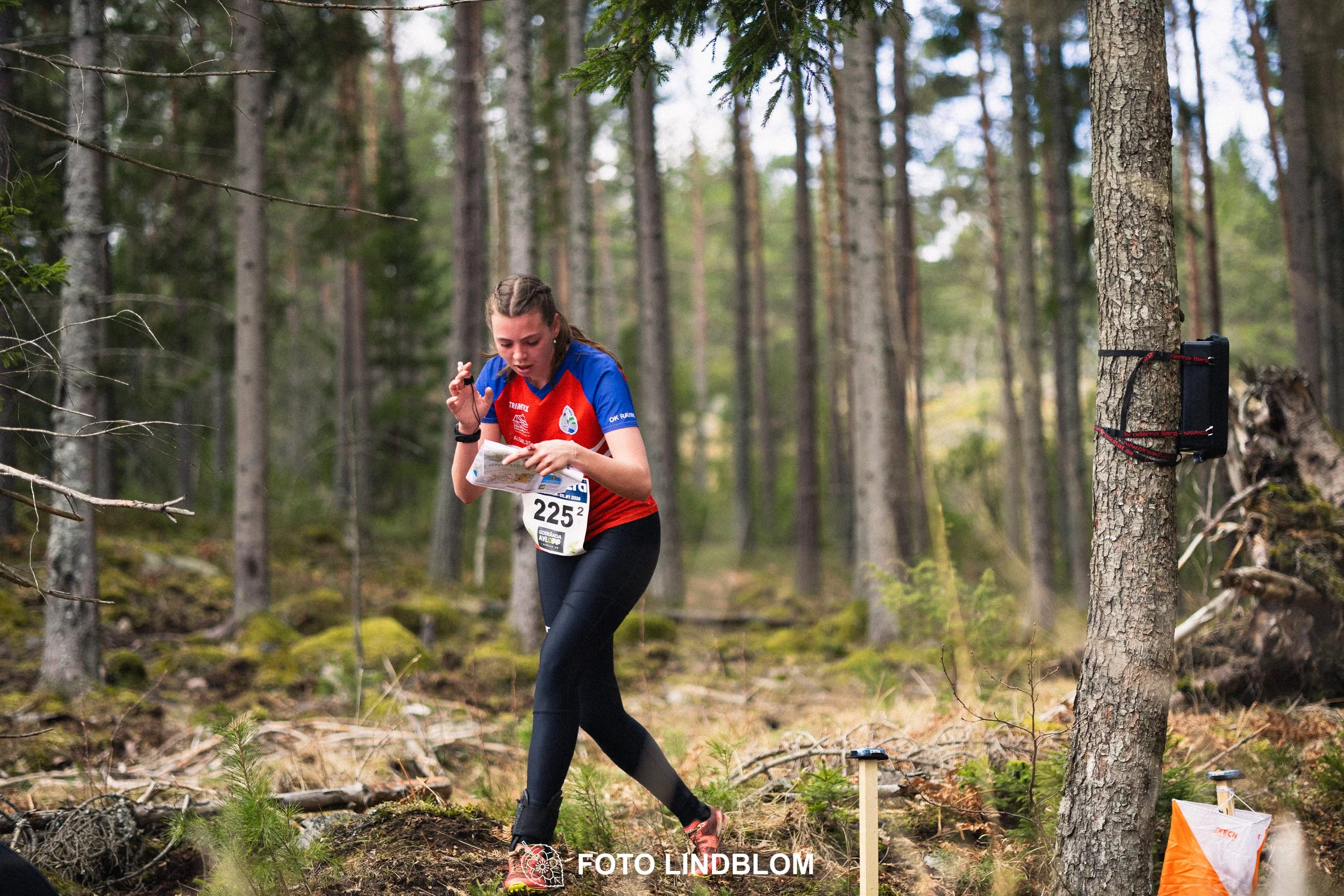 A moment from Kolmårdskavlen, part of the Swedish relay league 2026, captured by Foto Lindblom.