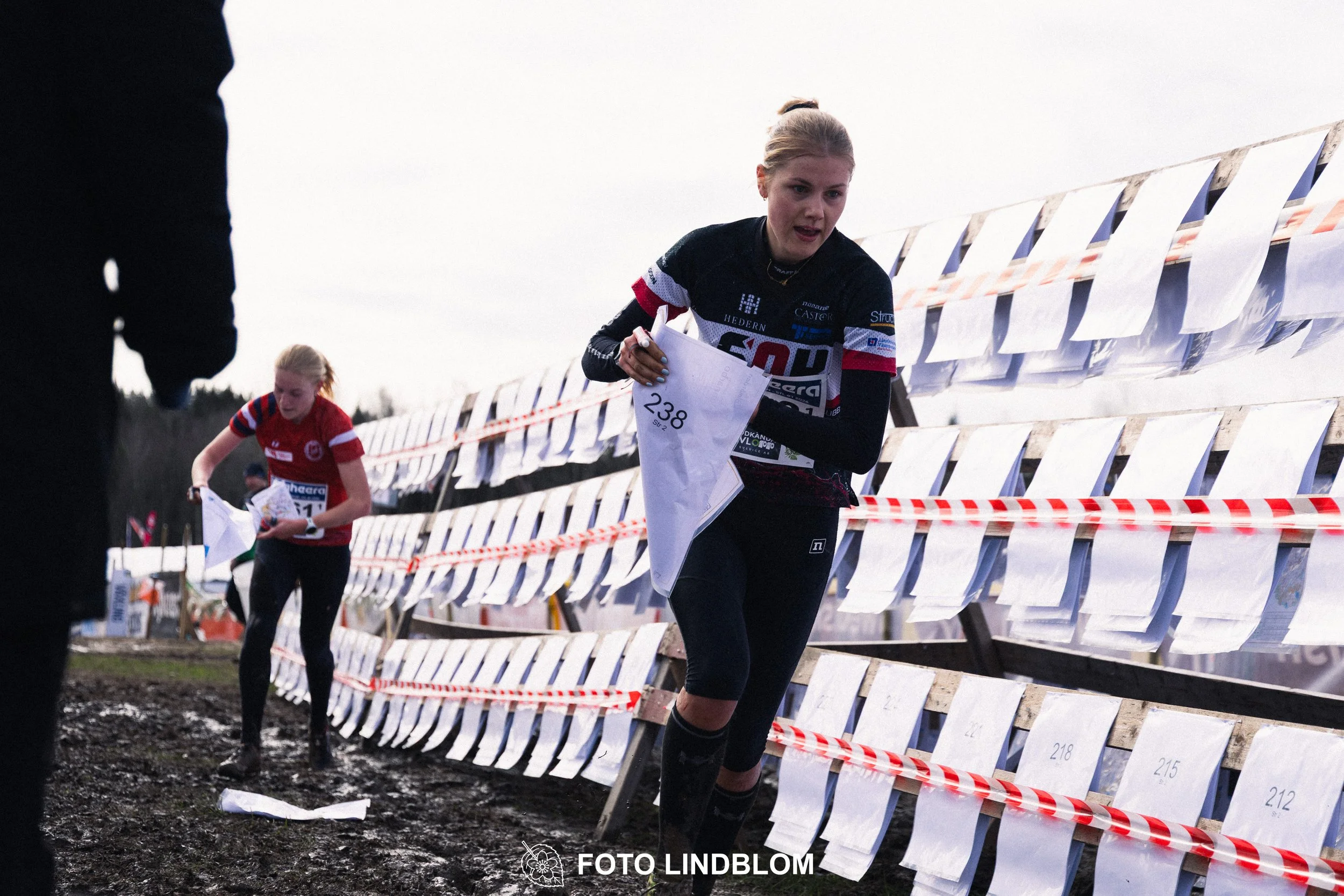 A moment from the relay orienteering event Kolmårdskavlen in spring 2026, captured by Foto Lindblom.