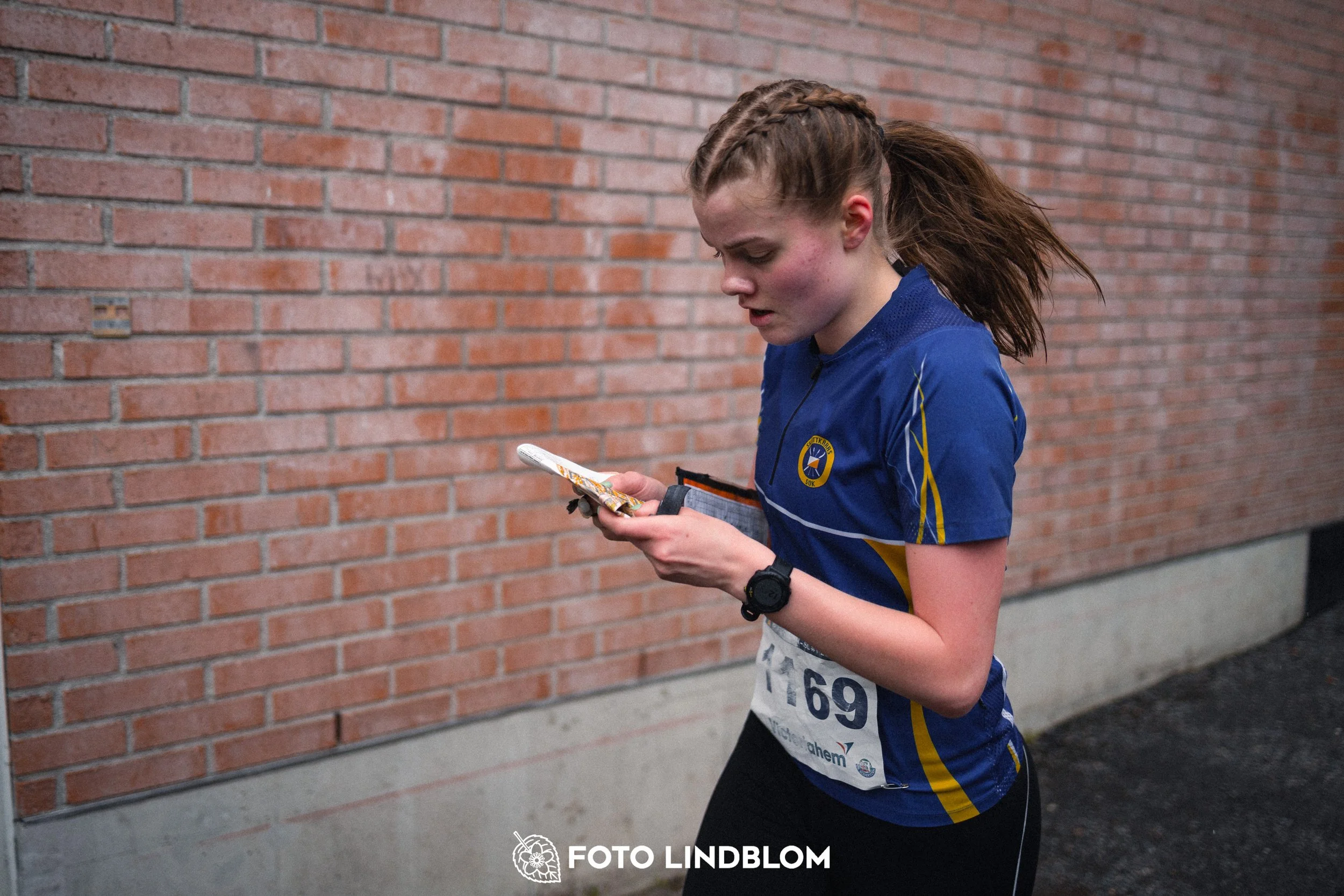 A photo from a Swedish orienteering league race in Stockholm during spring 2026, captured by Foto Lindblom.